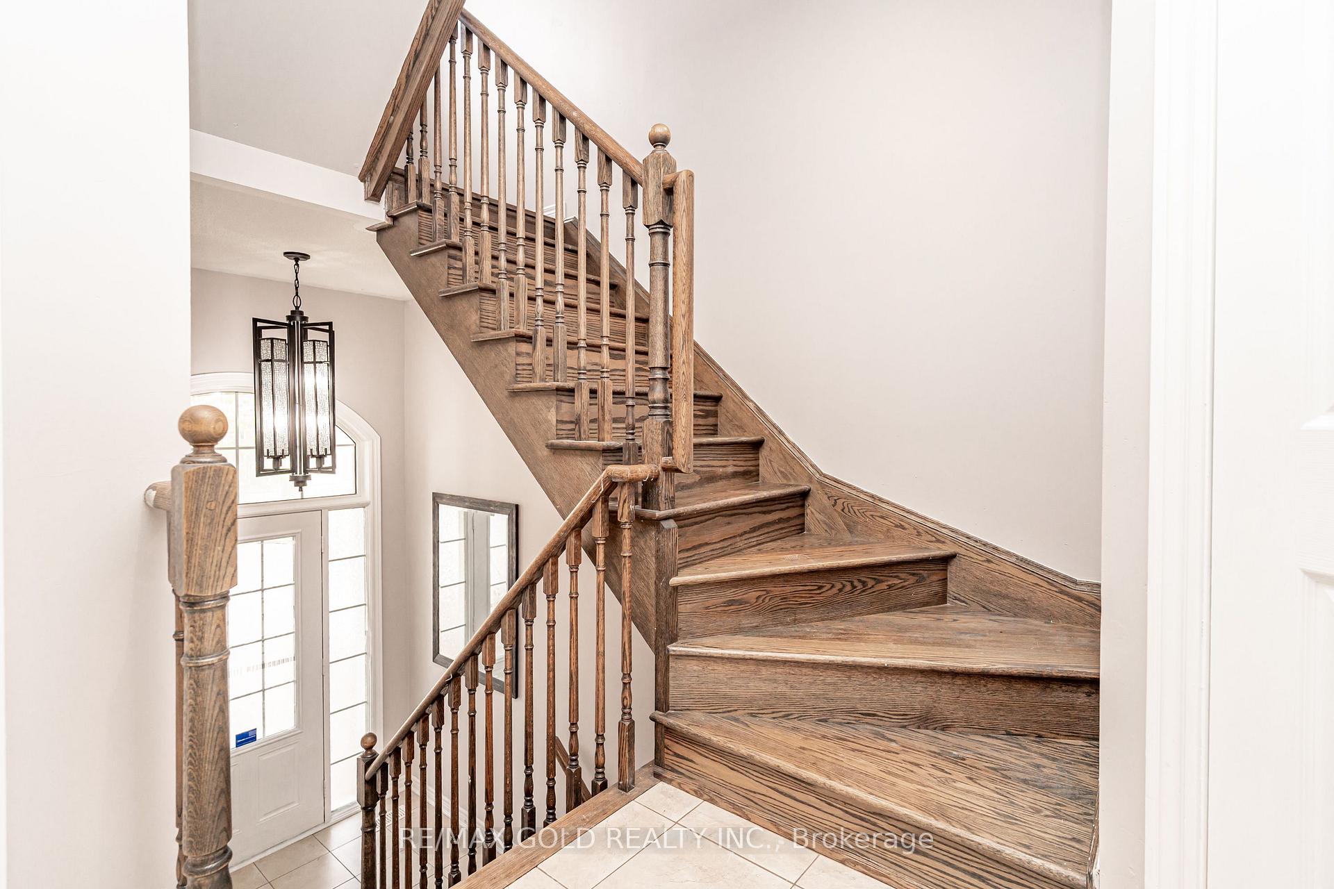 Photo 15 of 32 Rockman Crescent, Brampton, Northwest Brampton — HOMEH