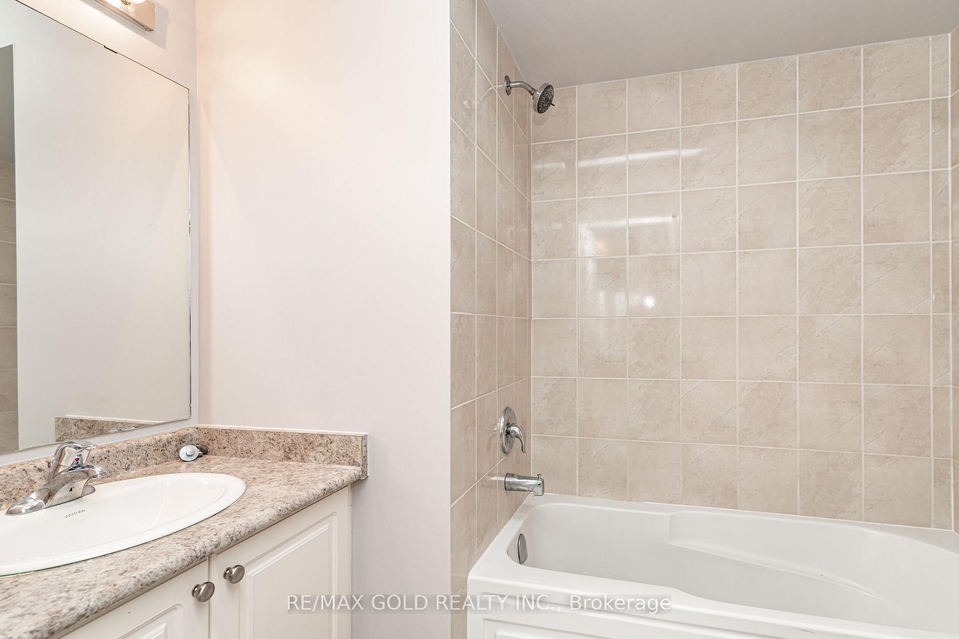 Photo 18 of 32 Rockman Crescent, Brampton, Northwest Brampton — HOMEH