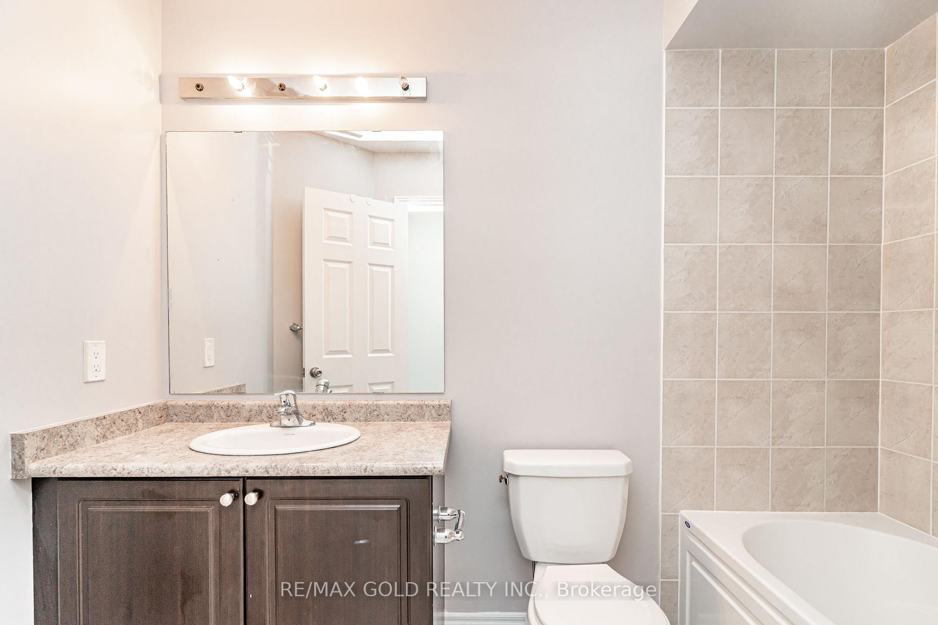 Photo 21 of 32 Rockman Crescent, Brampton, Northwest Brampton — HOMEH