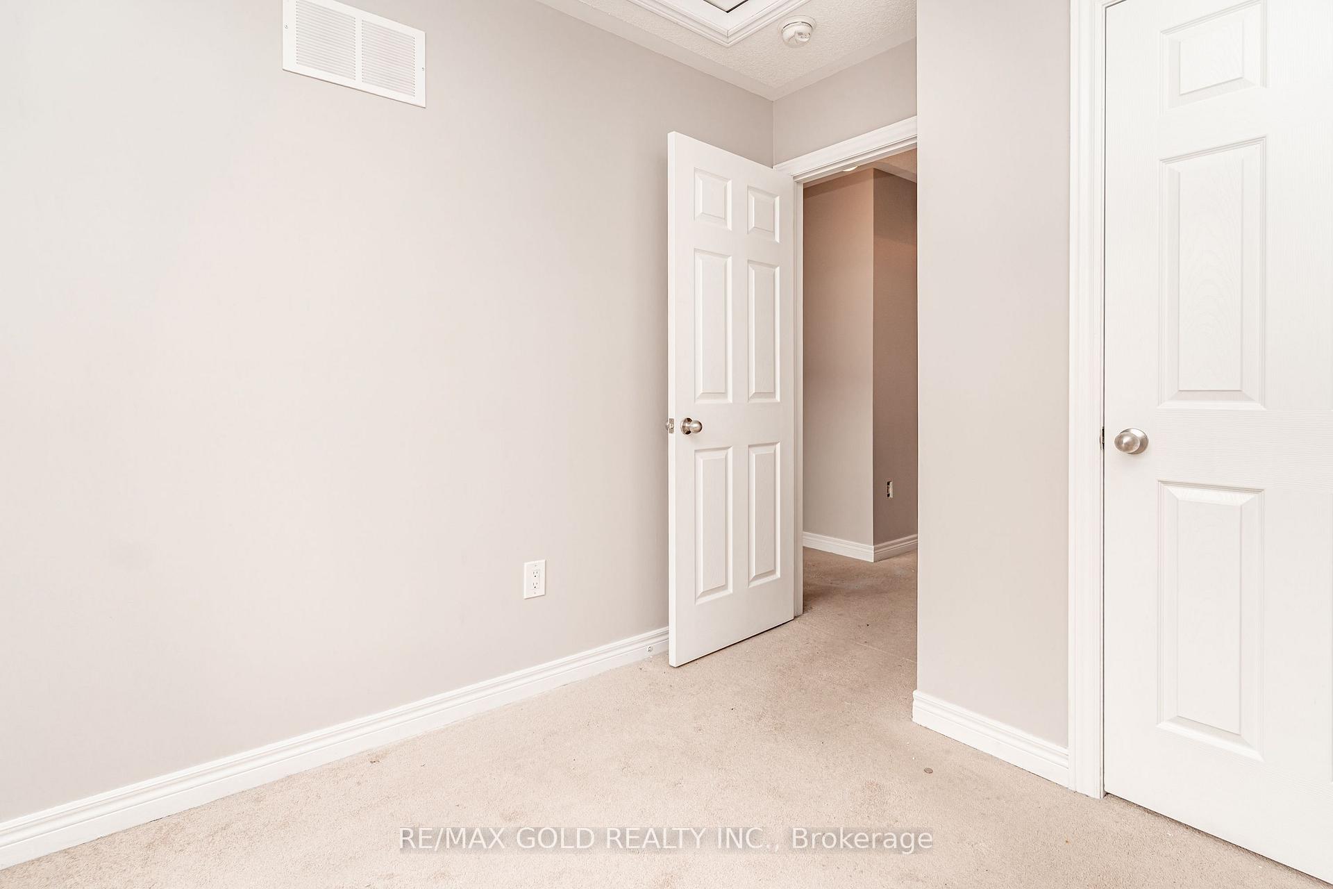 Photo 23 of 32 Rockman Crescent, Brampton, Northwest Brampton — HOMEH