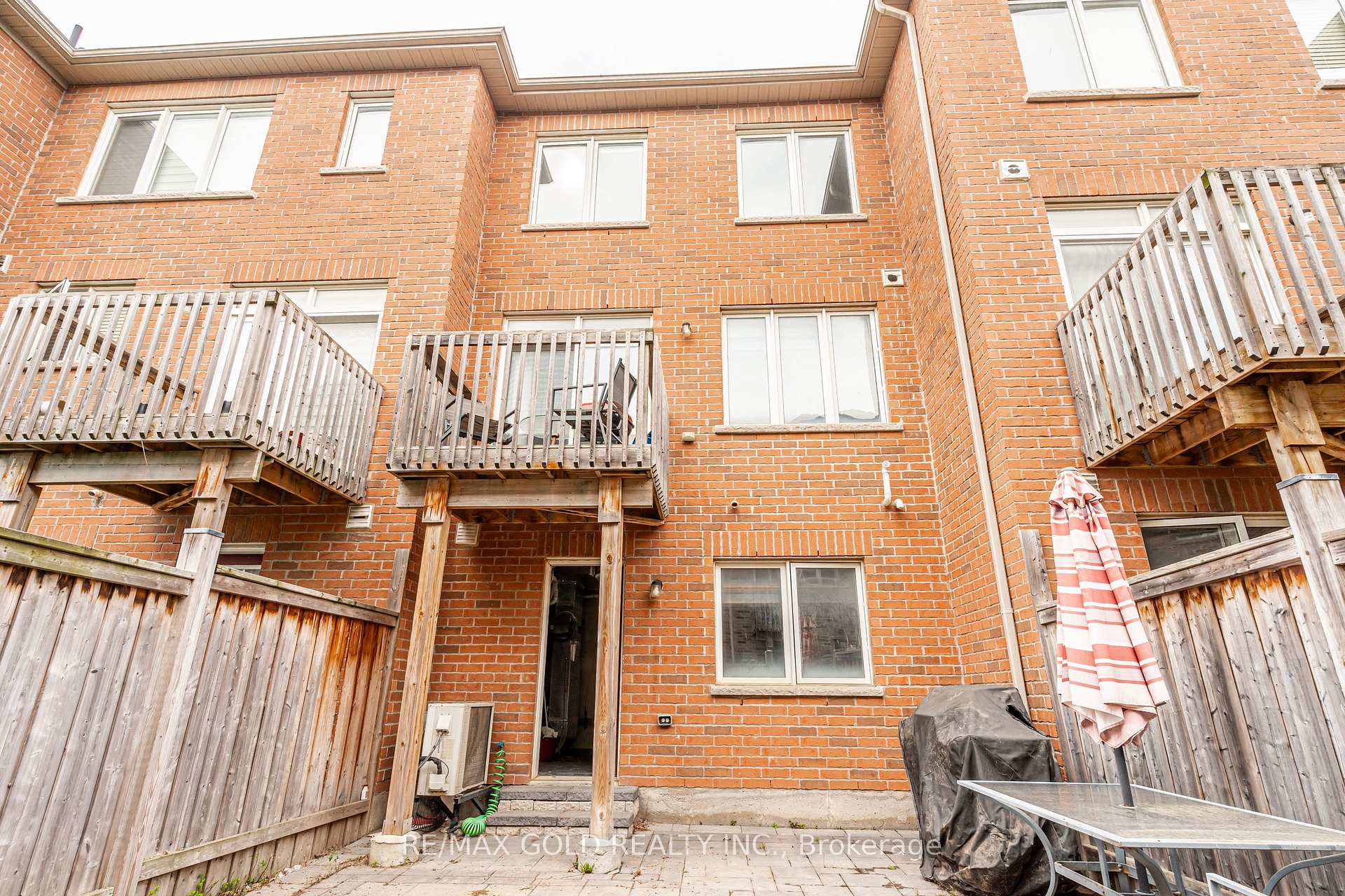 Photo 26 of 32 Rockman Crescent, Brampton, Northwest Brampton — HOMEH