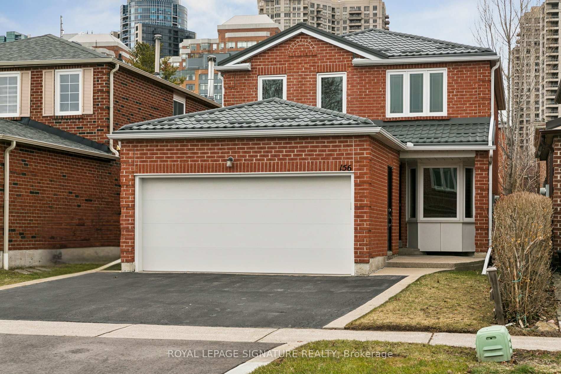 Photo 2 of 156 Macedonia Crescent, Mississauga, Fairview — HOMEH