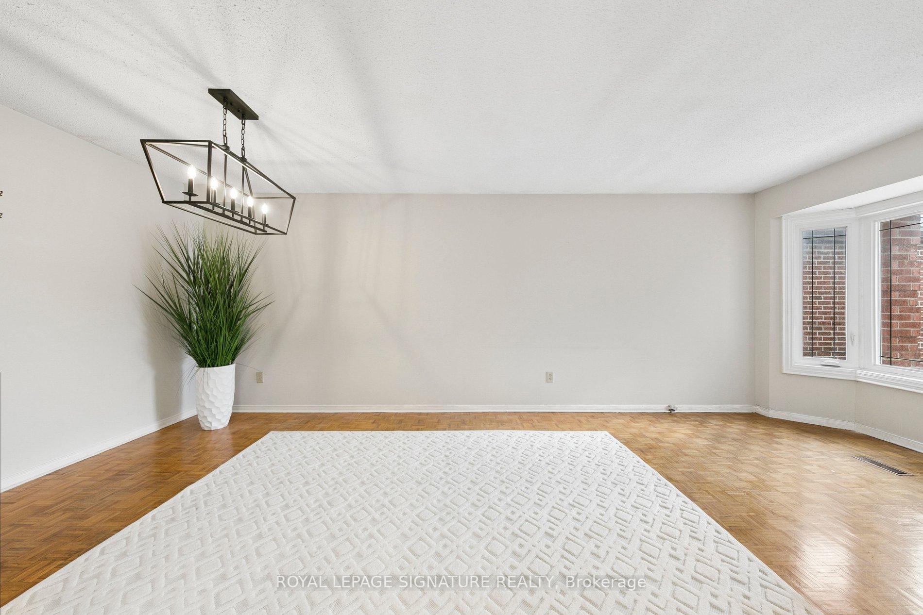 Photo 6 of 156 Macedonia Crescent, Mississauga, Fairview — HOMEH
