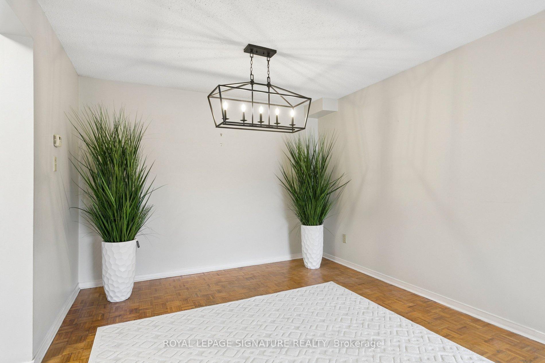 Photo 7 of 156 Macedonia Crescent, Mississauga, Fairview — HOMEH