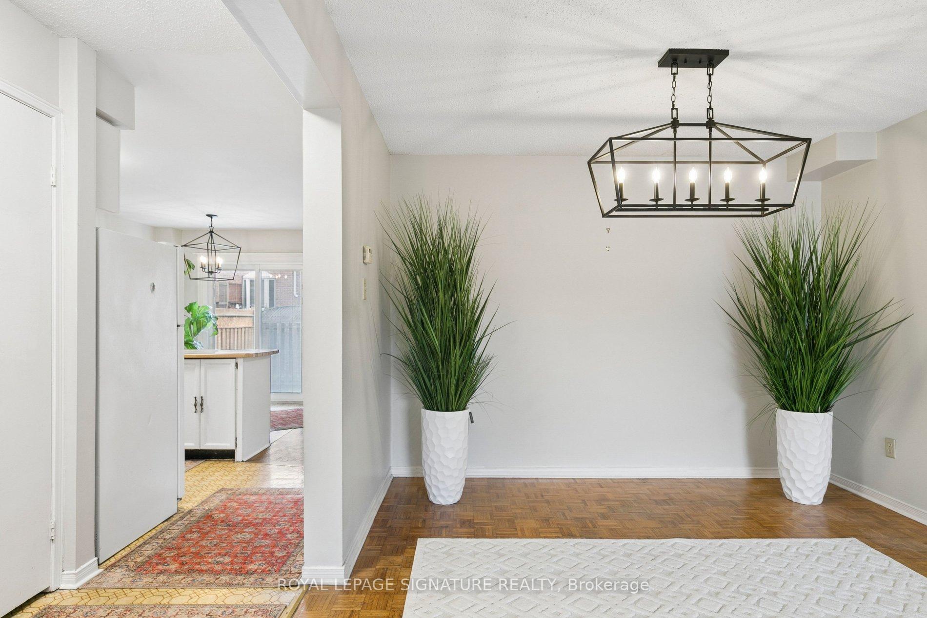 Photo 8 of 156 Macedonia Crescent, Mississauga, Fairview — HOMEH