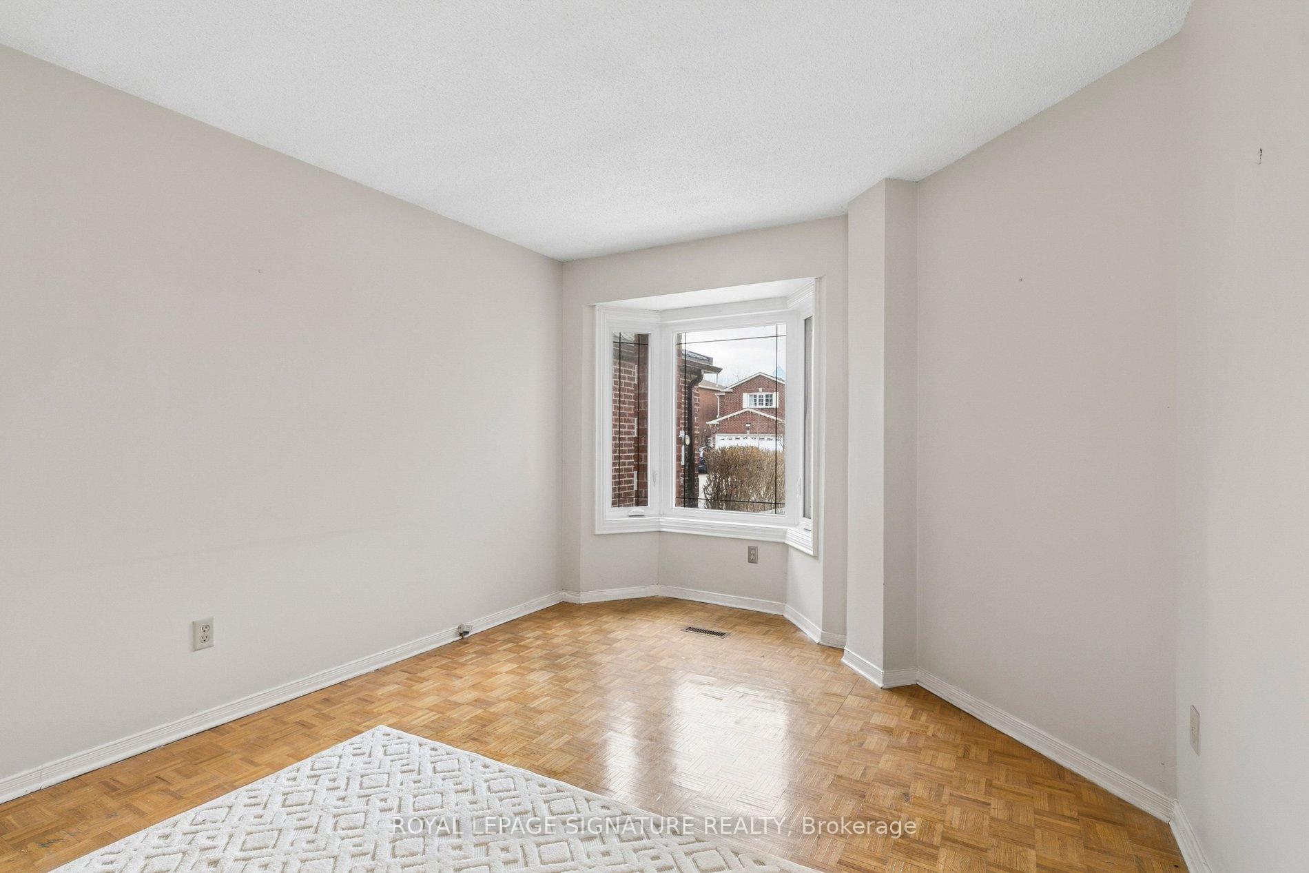Photo 9 of 156 Macedonia Crescent, Mississauga, Fairview — HOMEH