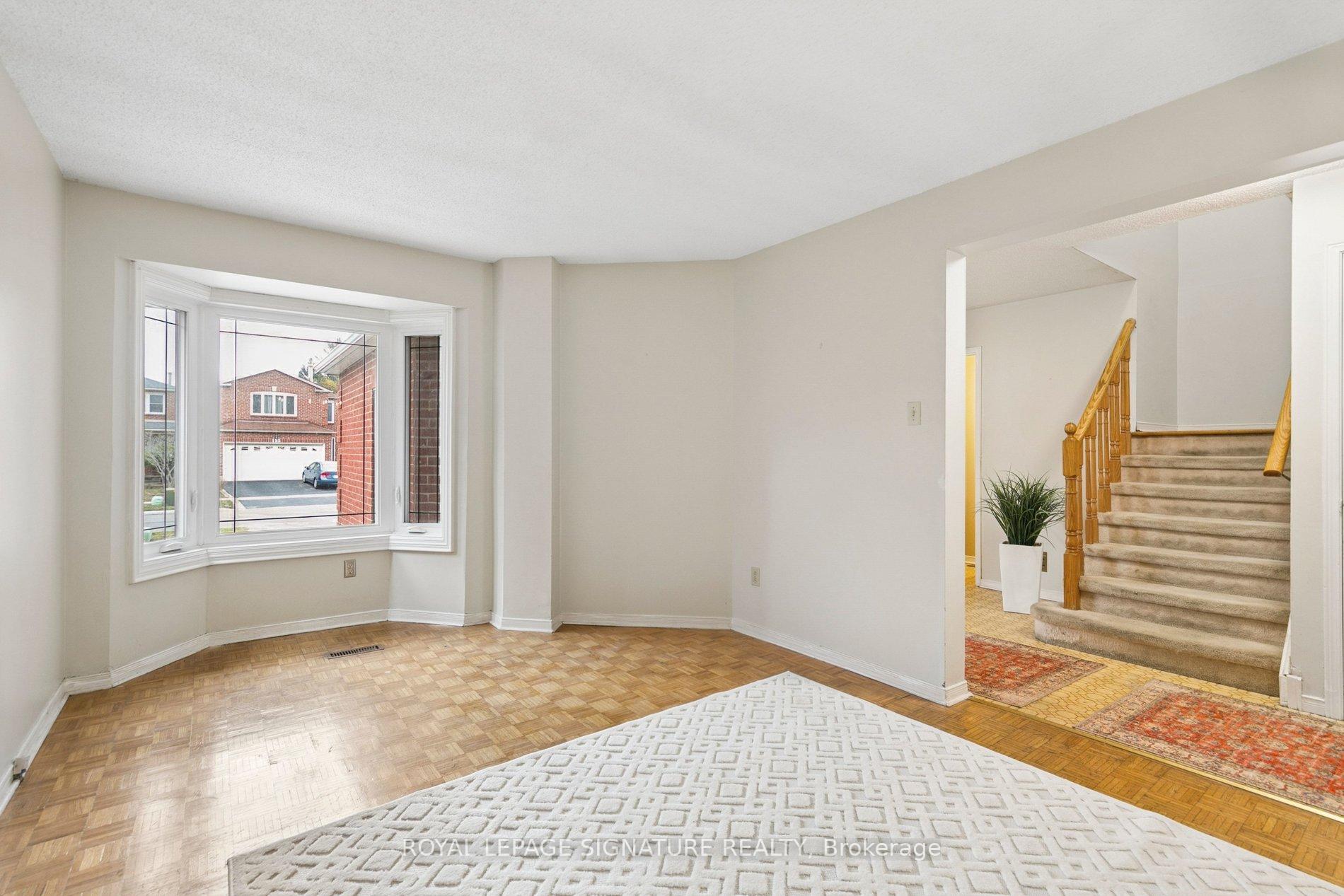 Photo 10 of 156 Macedonia Crescent, Mississauga, Fairview — HOMEH