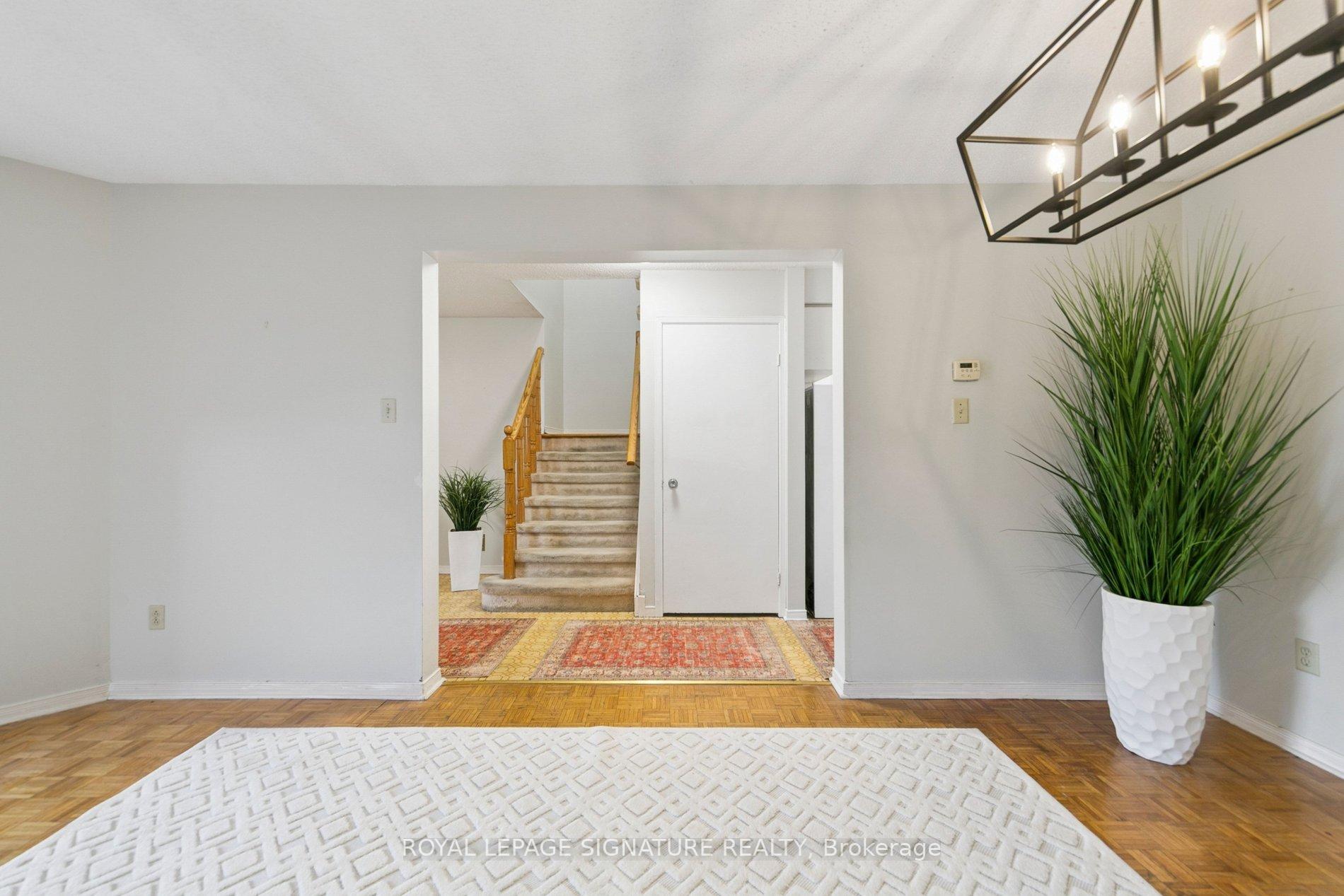 Photo 11 of 156 Macedonia Crescent, Mississauga, Fairview — HOMEH