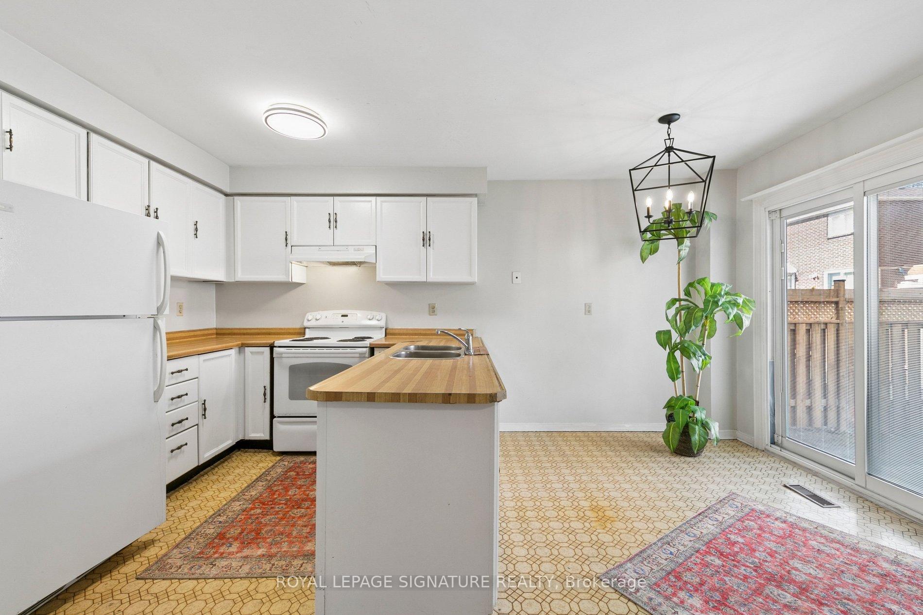 Photo 13 of 156 Macedonia Crescent, Mississauga, Fairview — HOMEH