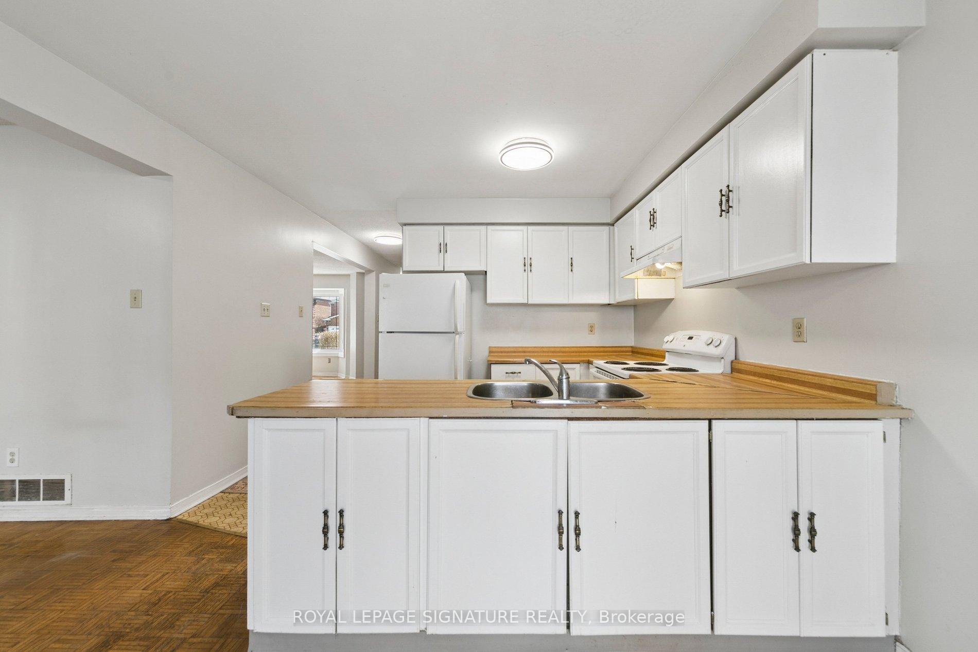 Photo 15 of 156 Macedonia Crescent, Mississauga, Fairview — HOMEH