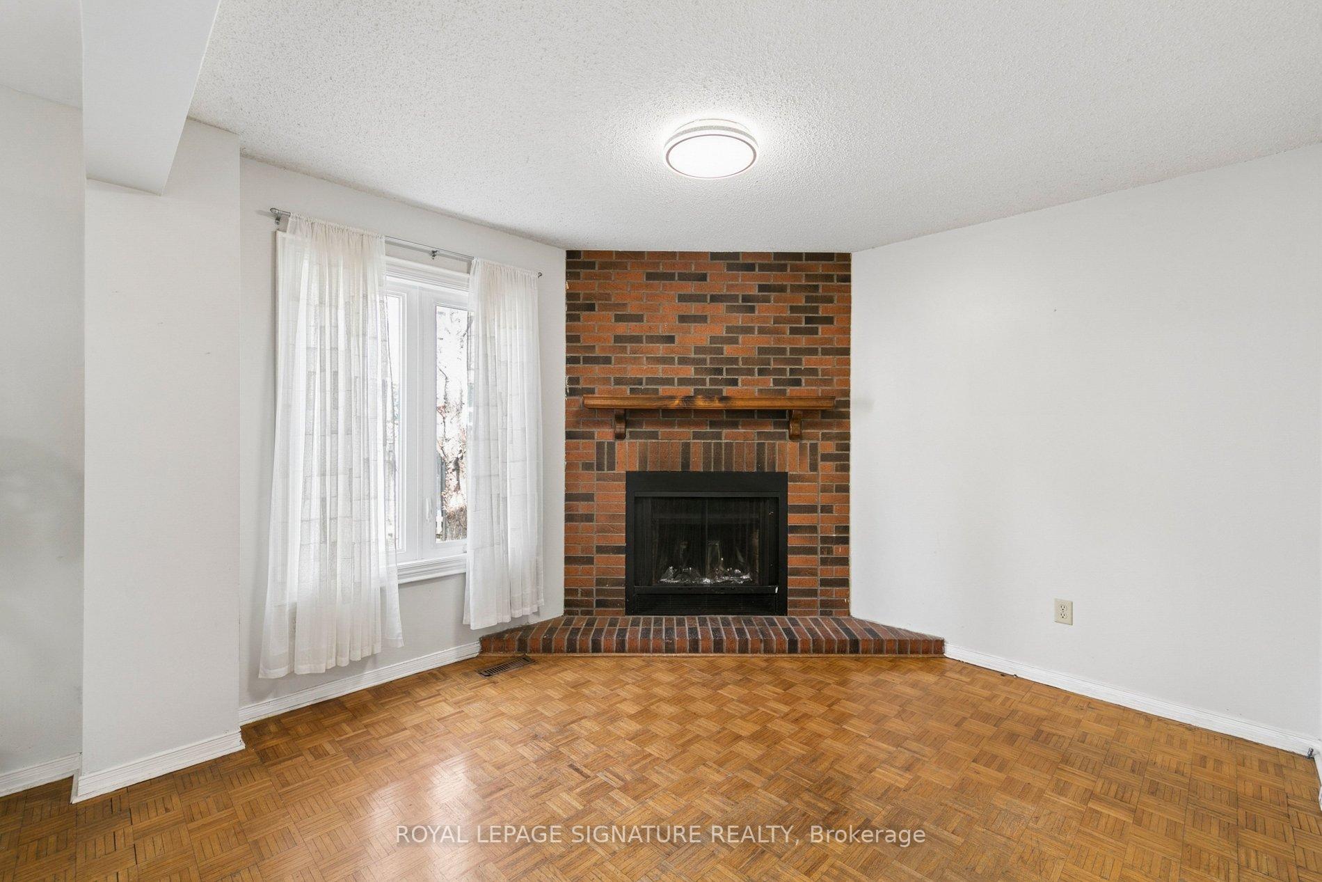 Photo 16 of 156 Macedonia Crescent, Mississauga, Fairview — HOMEH