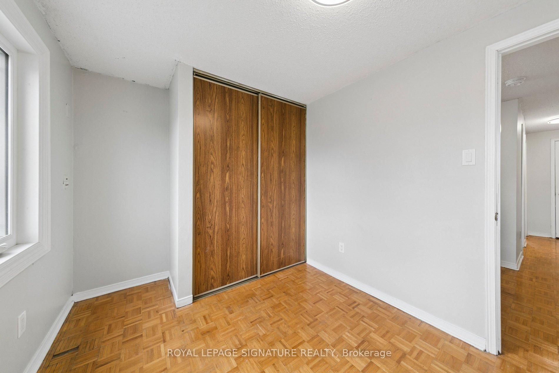Photo 17 of 156 Macedonia Crescent, Mississauga, Fairview — HOMEH