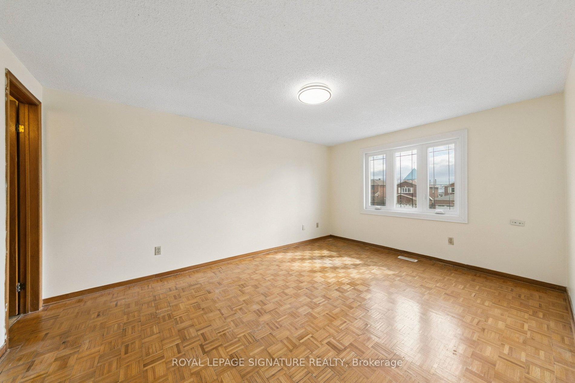Photo 18 of 156 Macedonia Crescent, Mississauga, Fairview — HOMEH