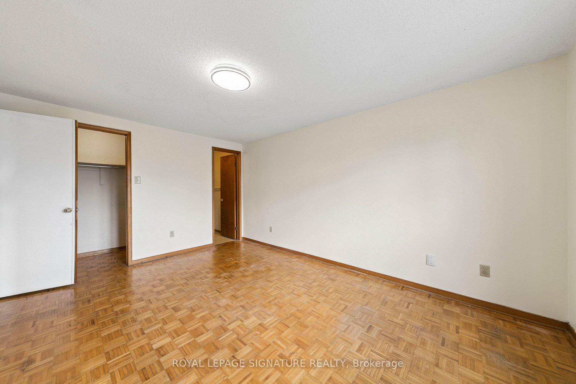 Photo 19 of 156 Macedonia Crescent, Mississauga, Fairview — HOMEH