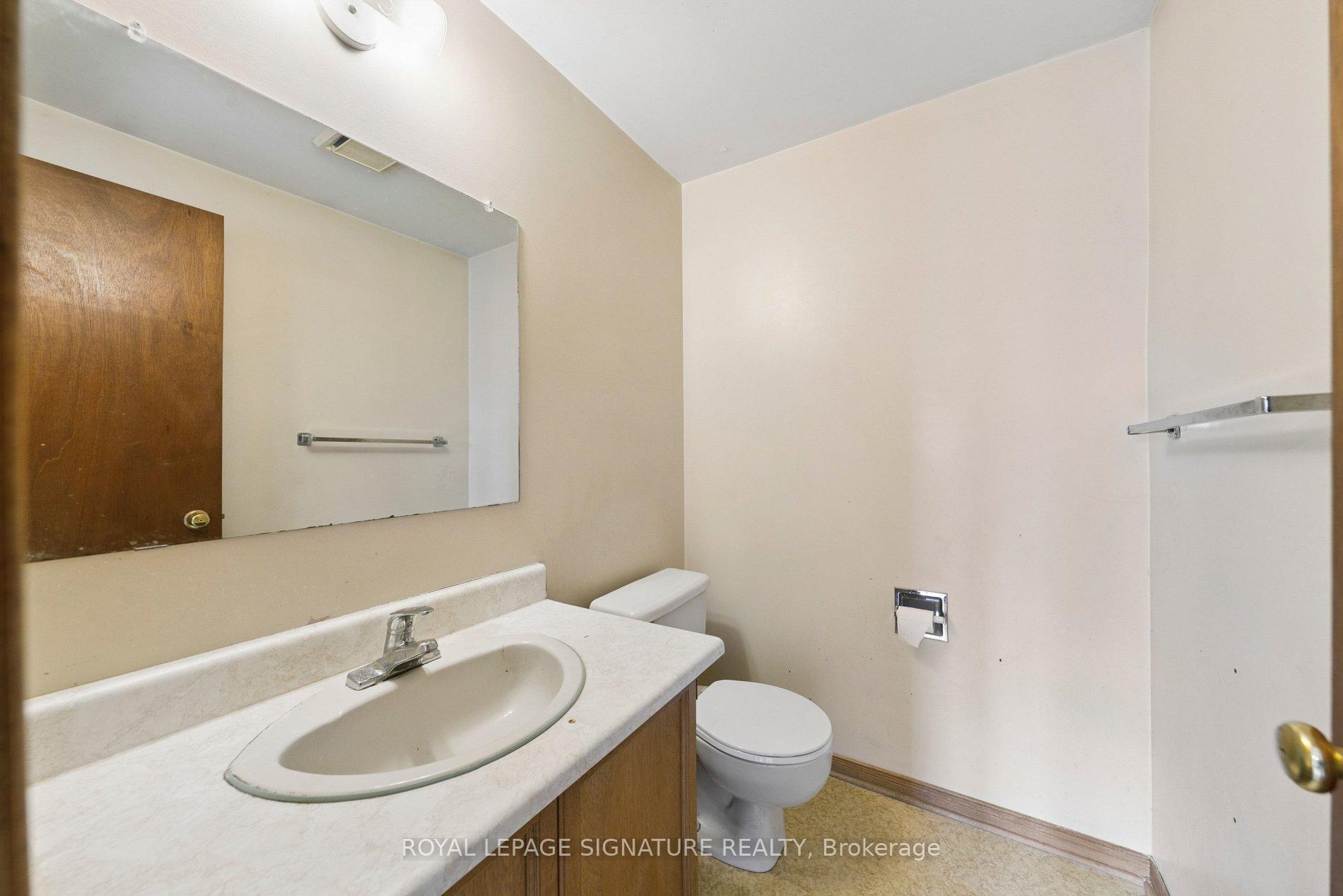 Photo 21 of 156 Macedonia Crescent, Mississauga, Fairview — HOMEH