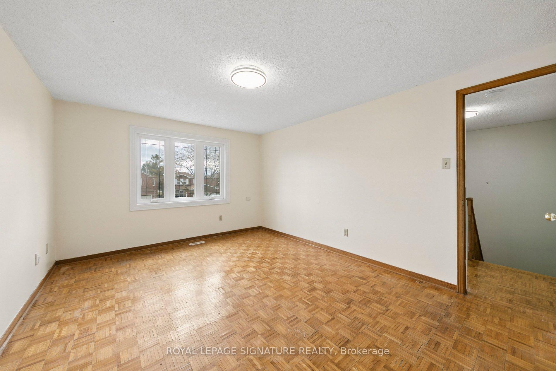 Photo 22 of 156 Macedonia Crescent, Mississauga, Fairview — HOMEH