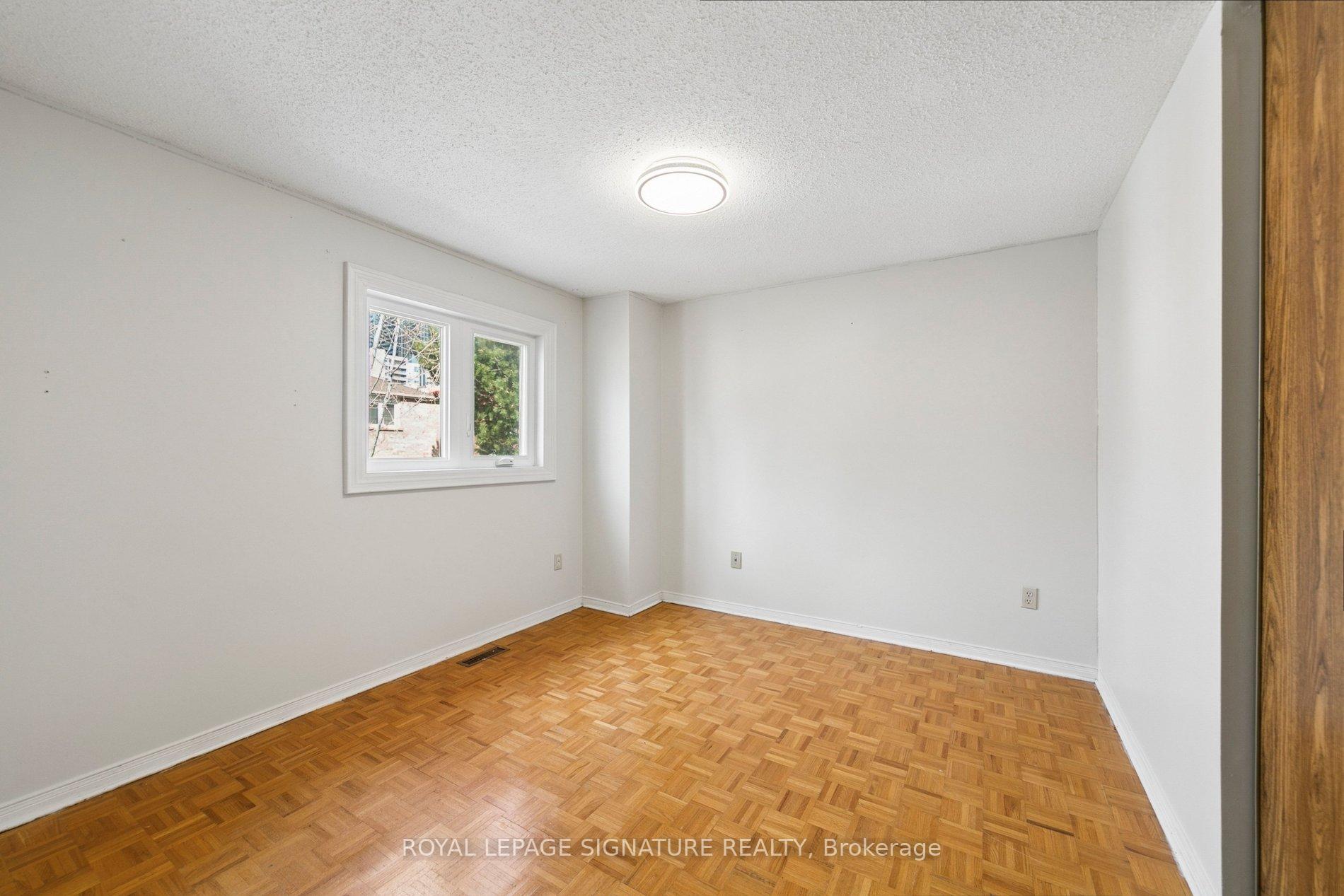 Photo 24 of 156 Macedonia Crescent, Mississauga, Fairview — HOMEH