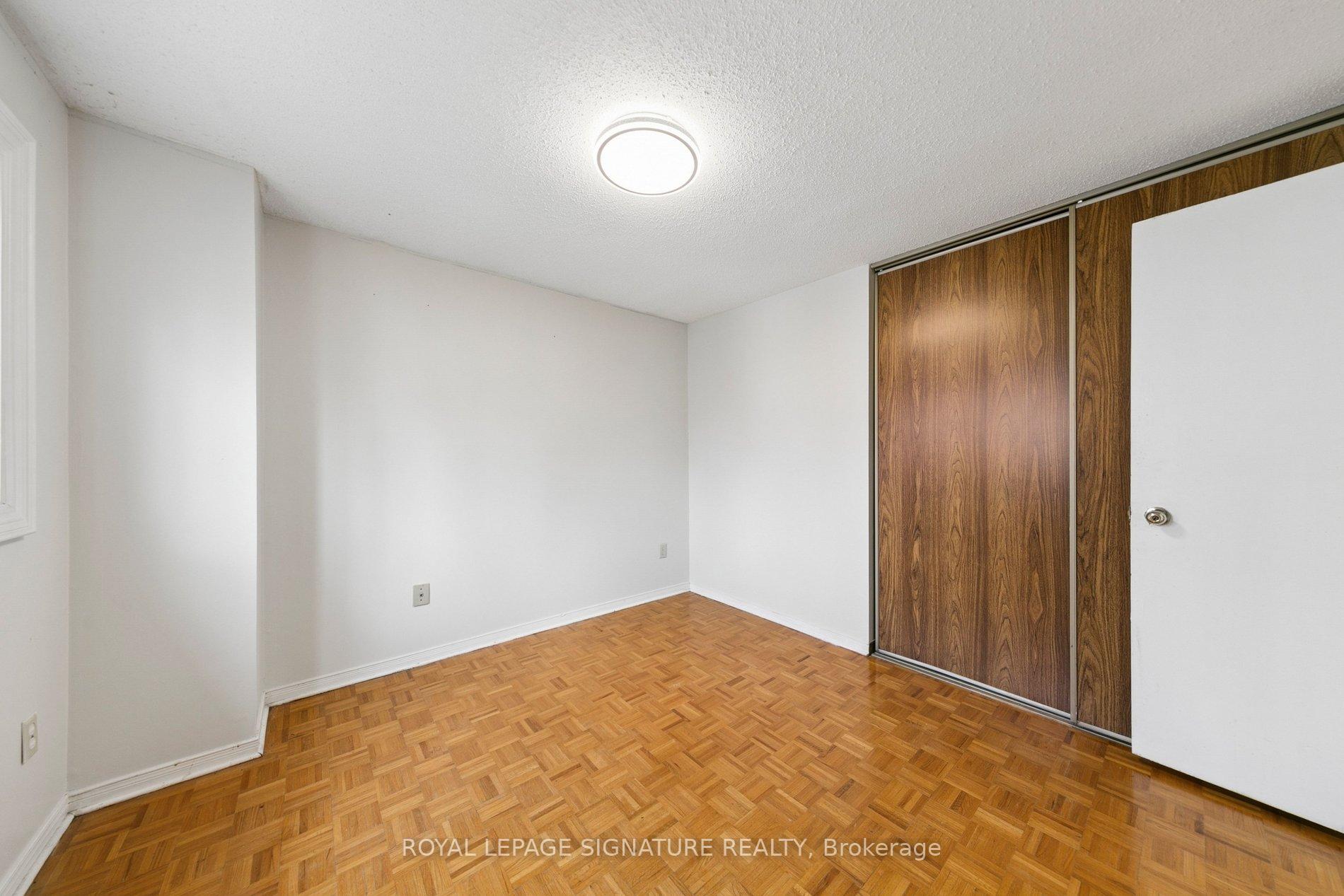 Photo 25 of 156 Macedonia Crescent, Mississauga, Fairview — HOMEH
