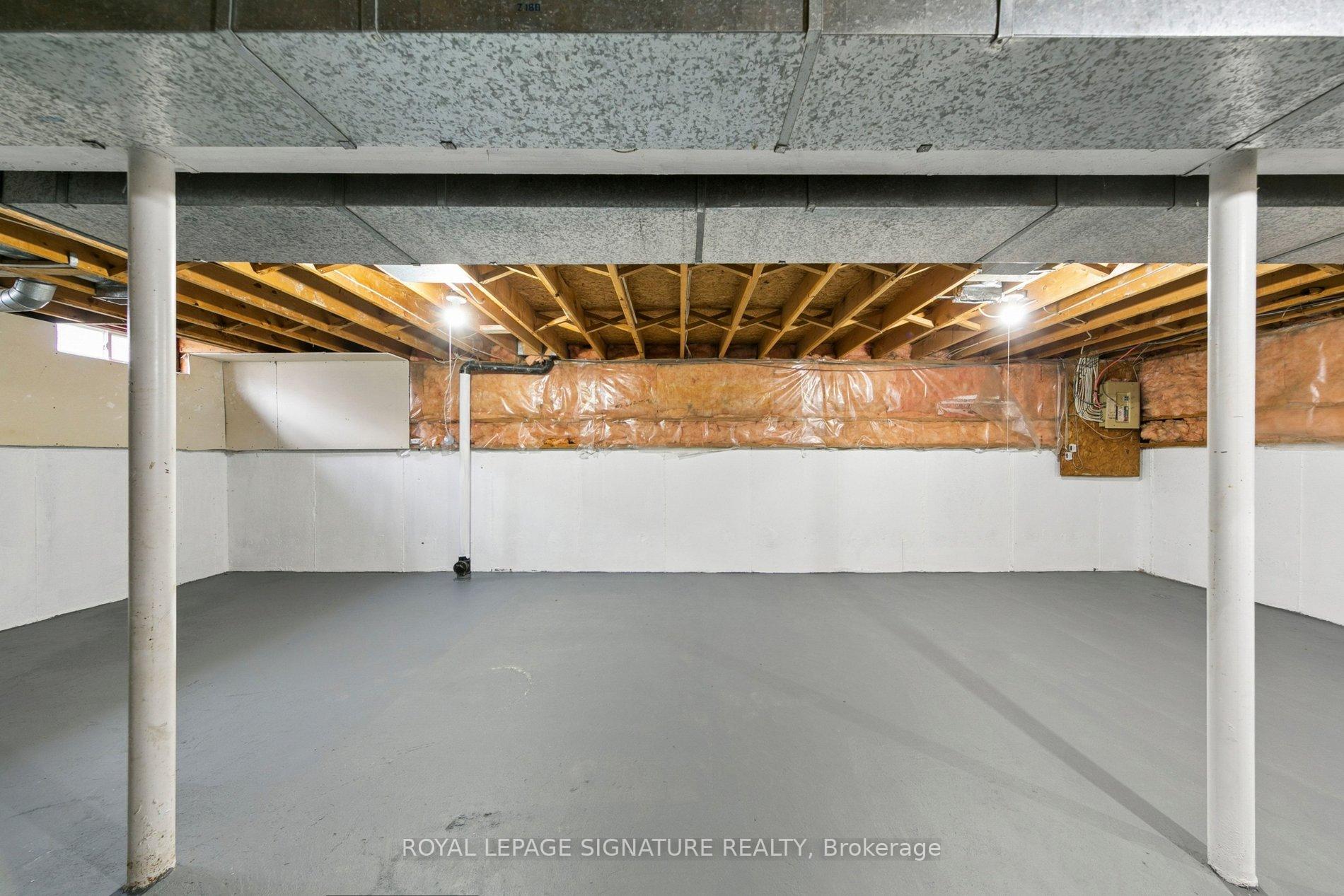 Photo 28 of 156 Macedonia Crescent, Mississauga, Fairview — HOMEH