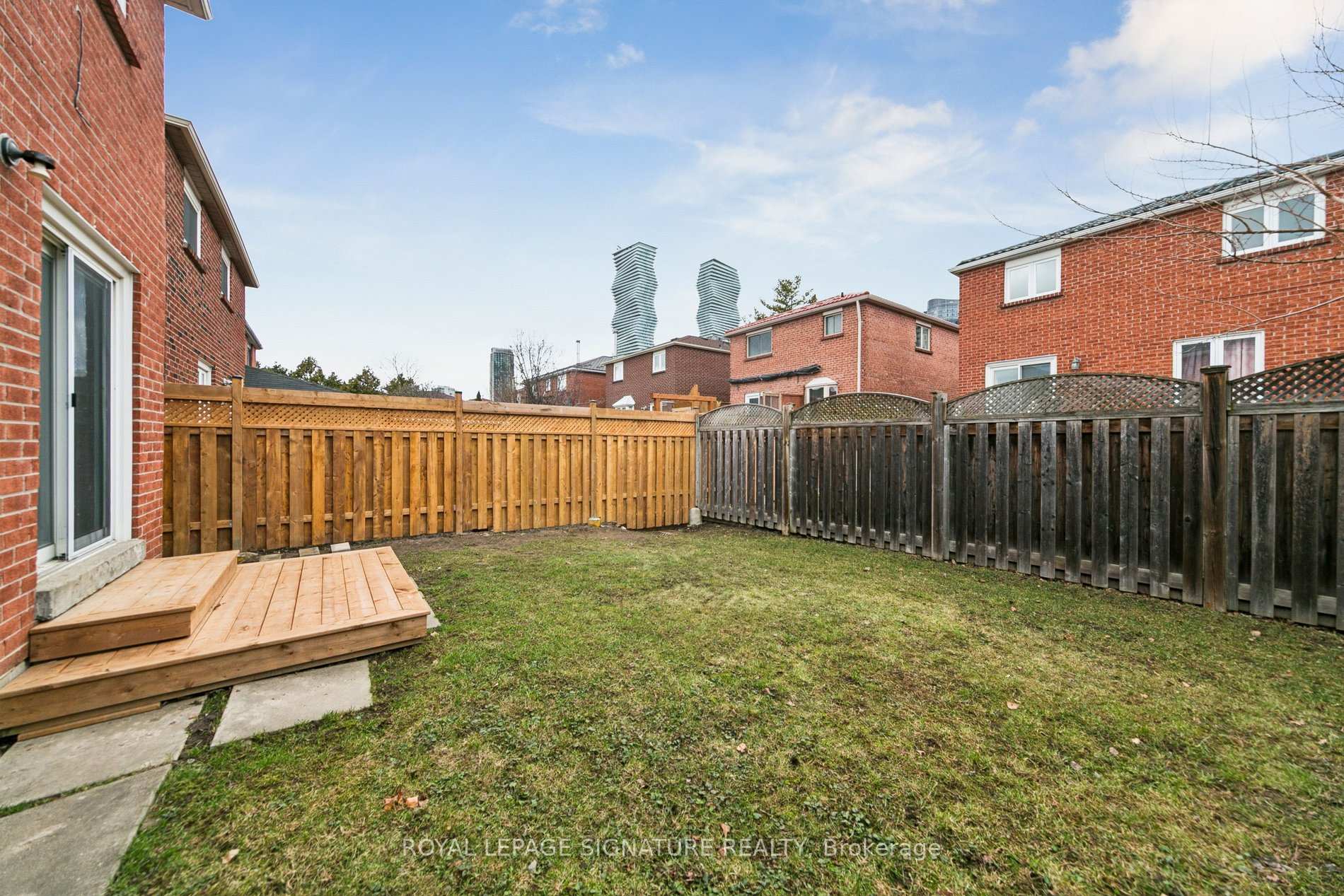 Photo 30 of 156 Macedonia Crescent, Mississauga, Fairview — HOMEH