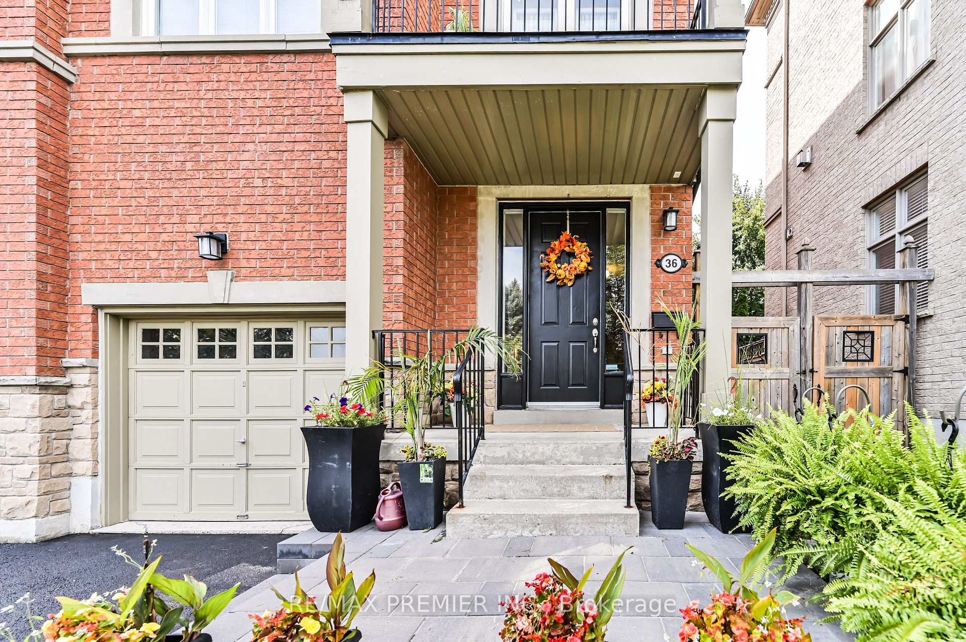 Photo 1 of 36 Helen Street, Vaughan, East Woodbridge — HOMEH