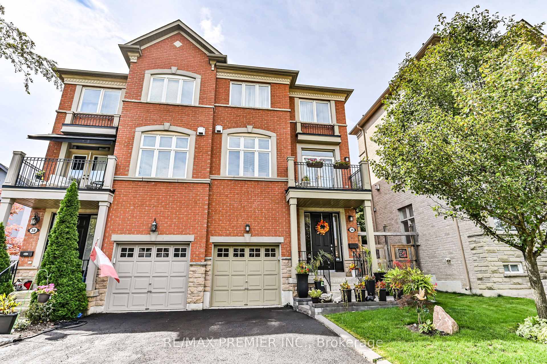 Photo 2 of 36 Helen Street, Vaughan, East Woodbridge — HOMEH