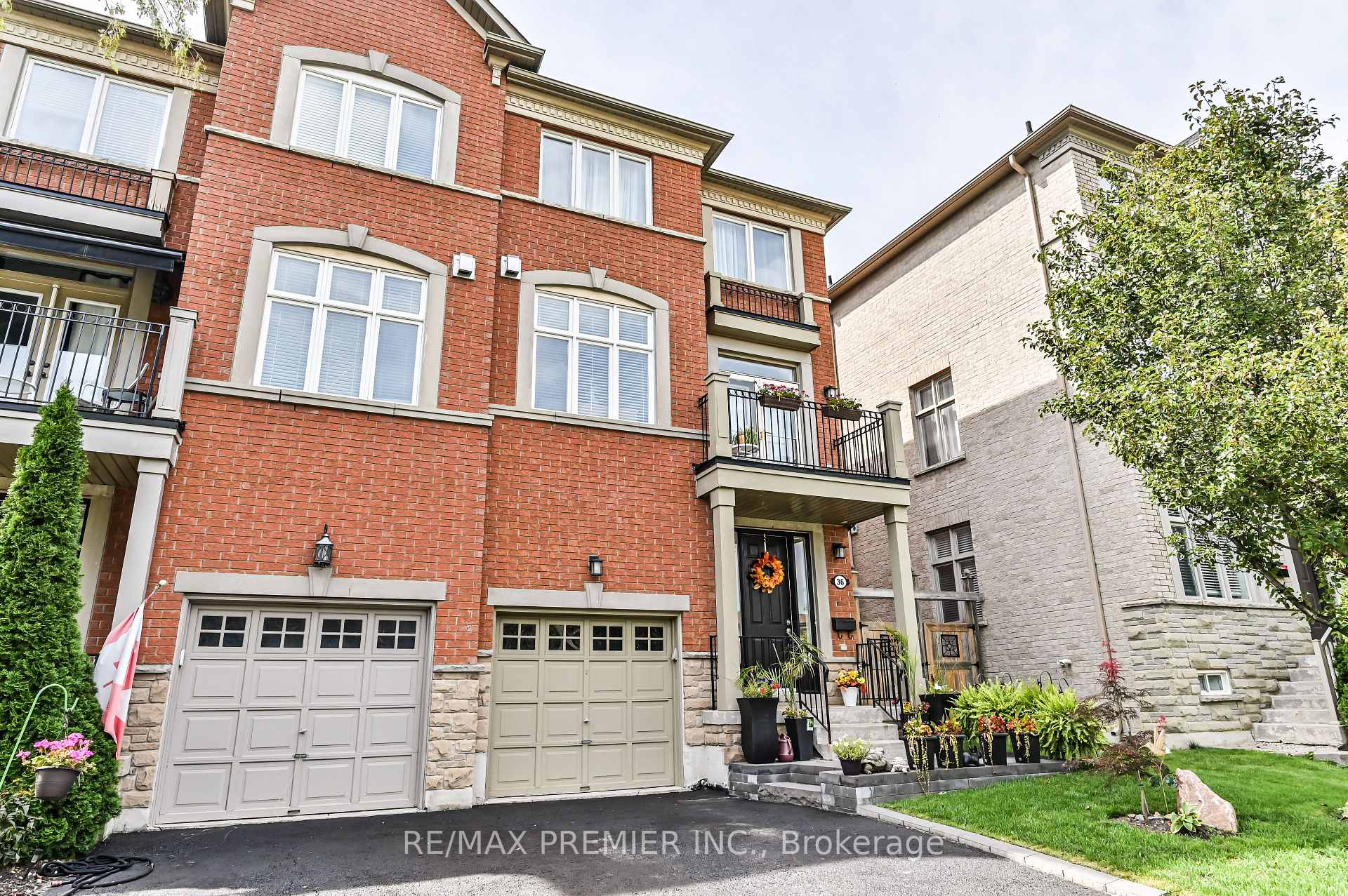 Photo 3 of 36 Helen Street, Vaughan, East Woodbridge — HOMEH
