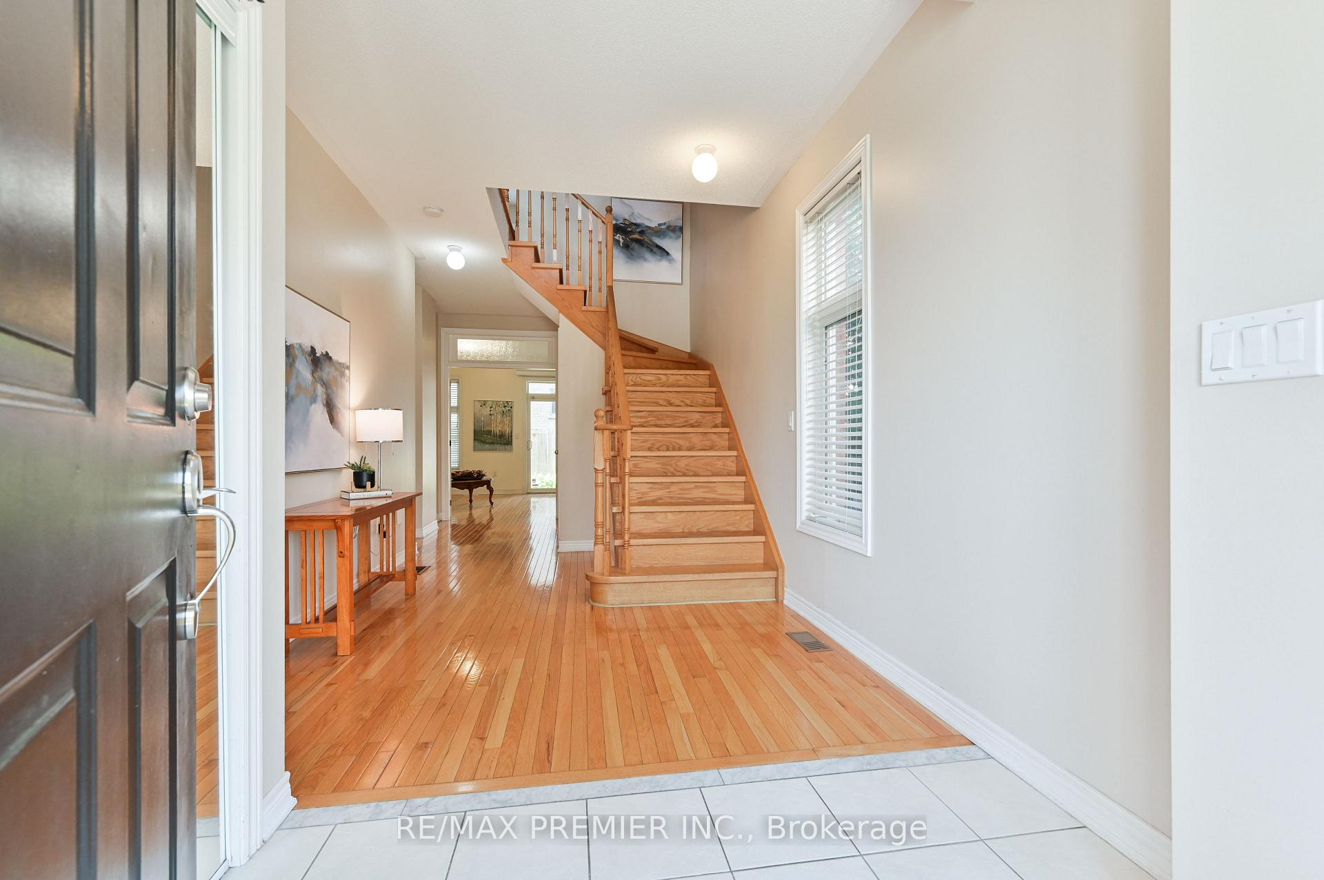 Photo 4 of 36 Helen Street, Vaughan, East Woodbridge — HOMEH