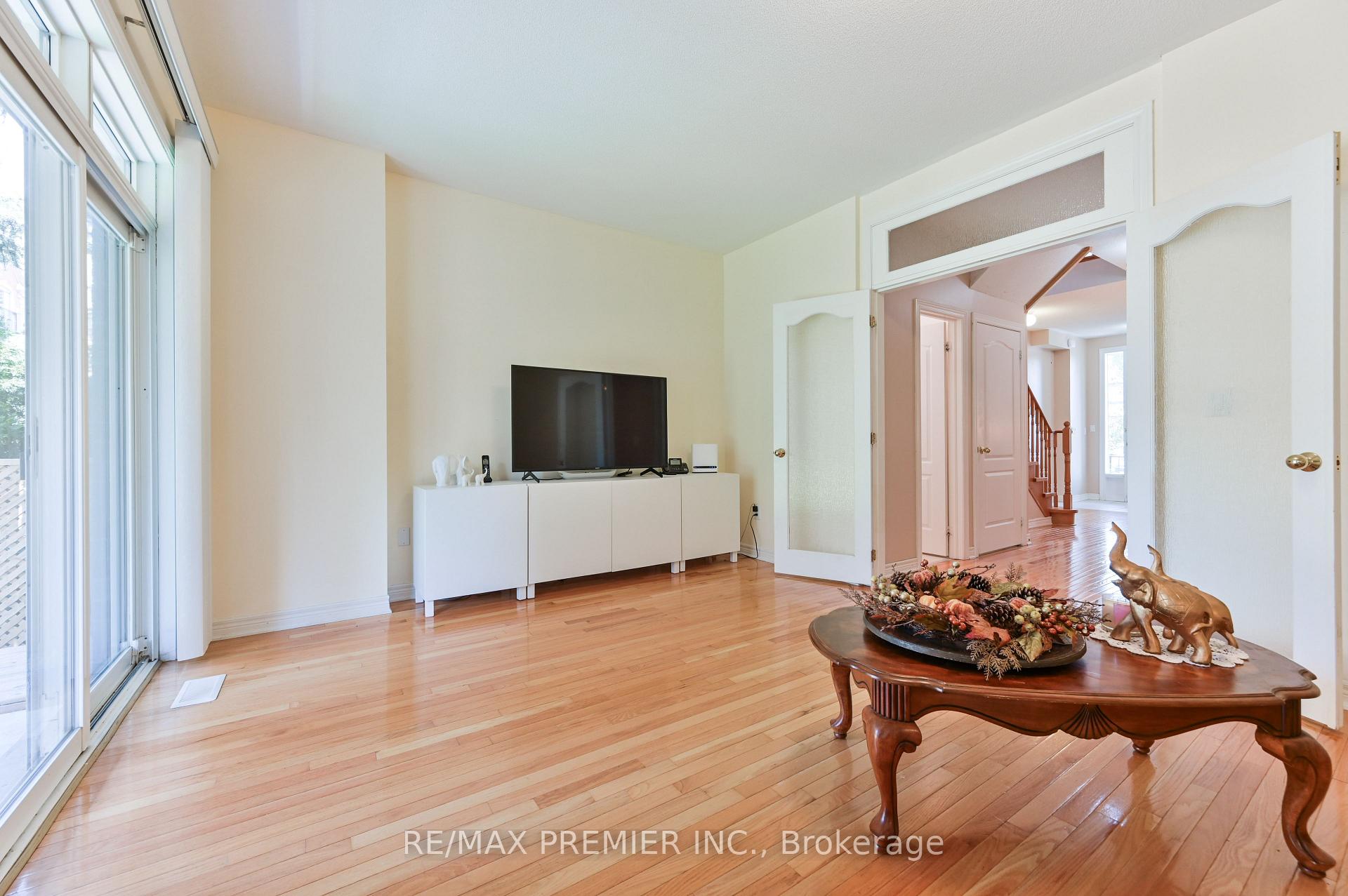 Photo 7 of 36 Helen Street, Vaughan, East Woodbridge — HOMEH
