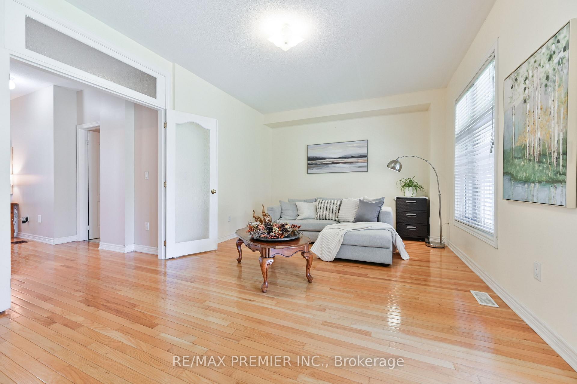 Photo 8 of 36 Helen Street, Vaughan, East Woodbridge — HOMEH