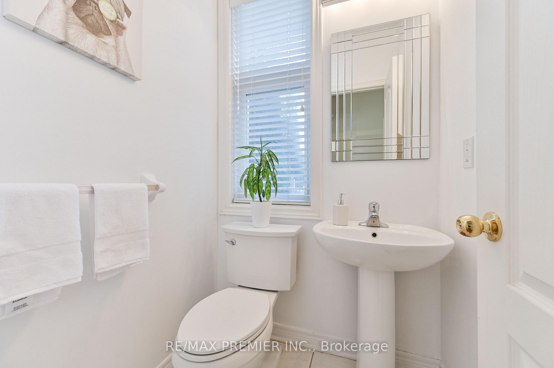 Photo 9 of 36 Helen Street, Vaughan, East Woodbridge — HOMEH
