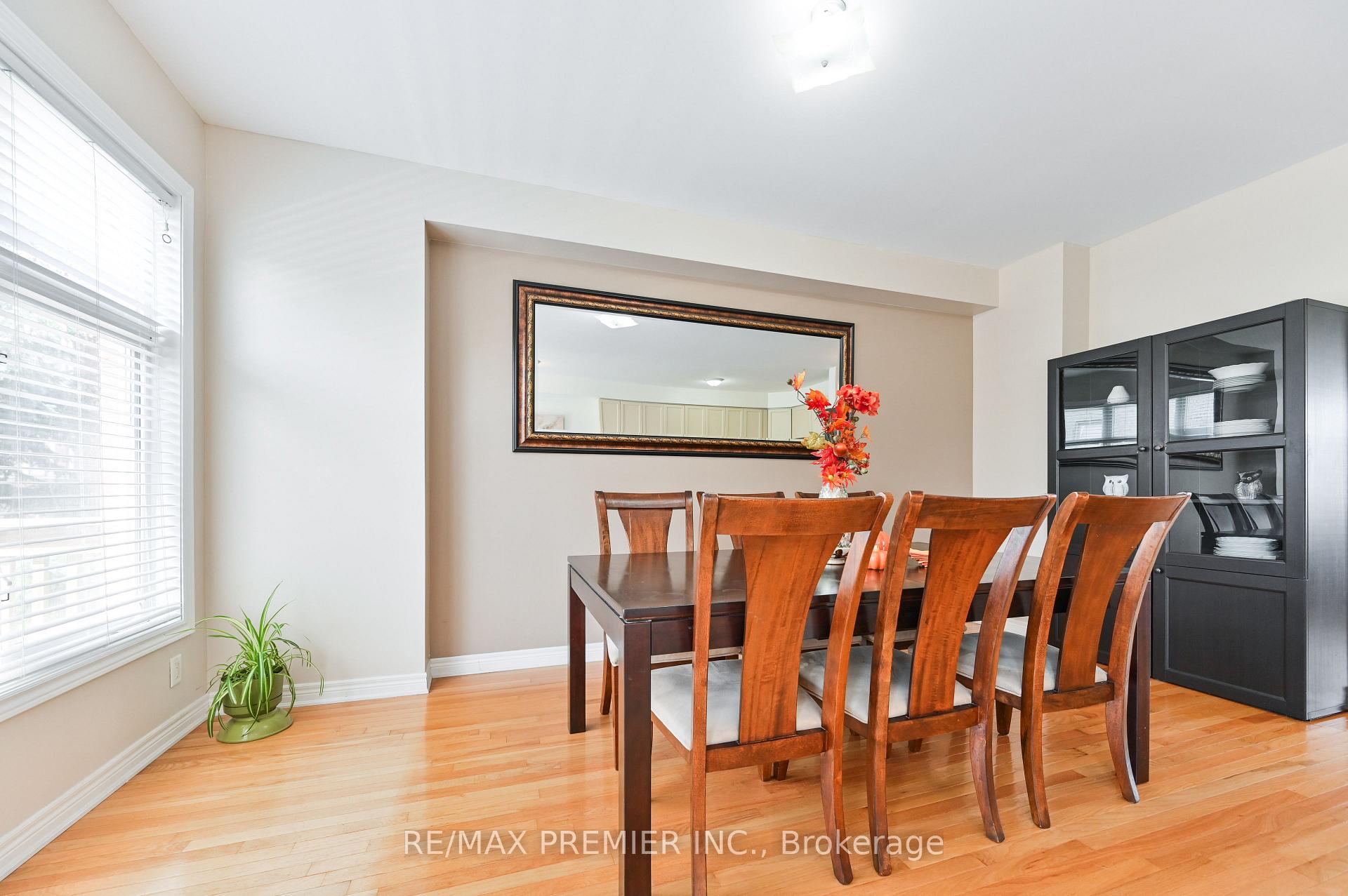 Photo 15 of 36 Helen Street, Vaughan, East Woodbridge — HOMEH