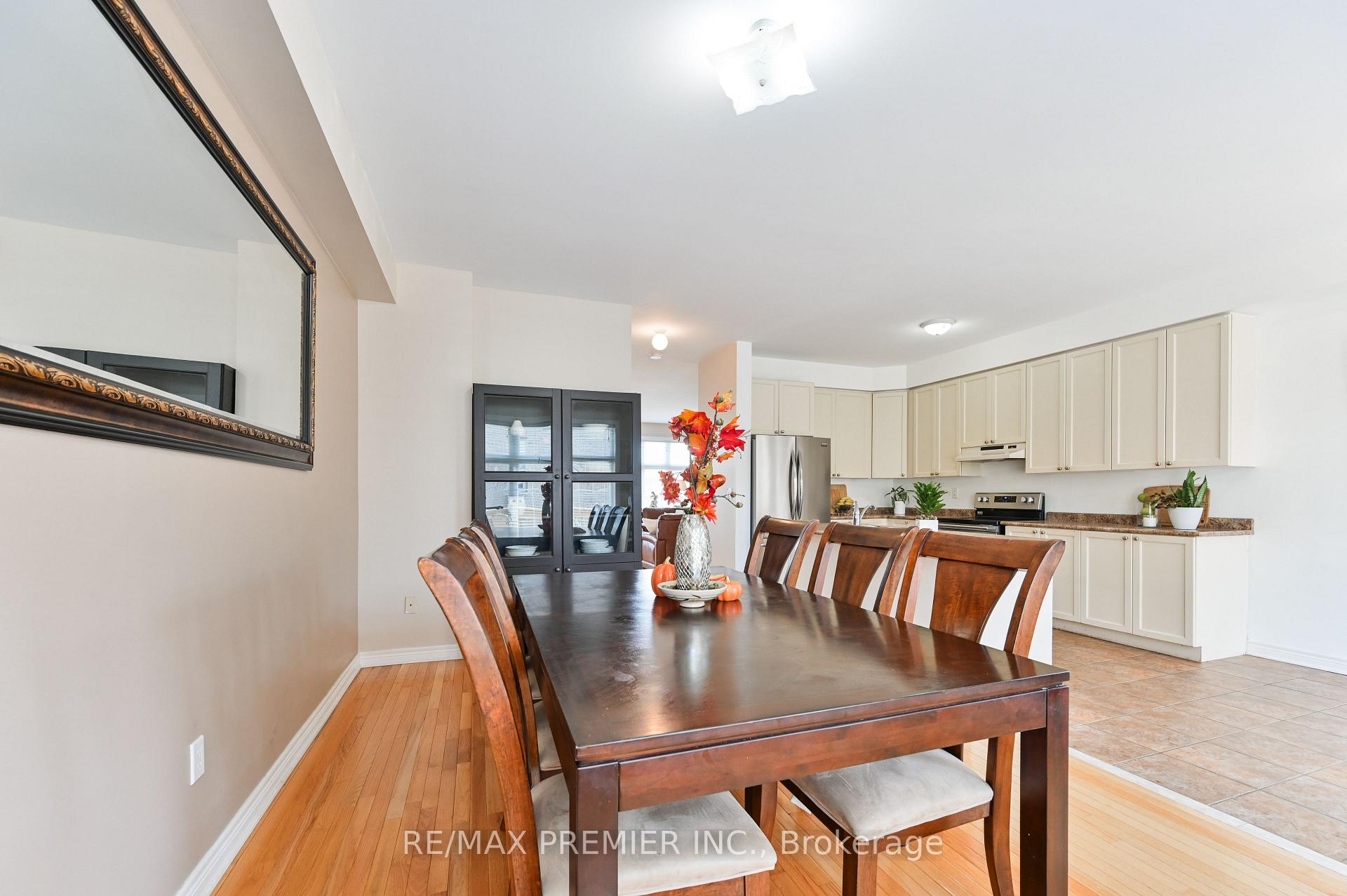 Photo 16 of 36 Helen Street, Vaughan, East Woodbridge — HOMEH