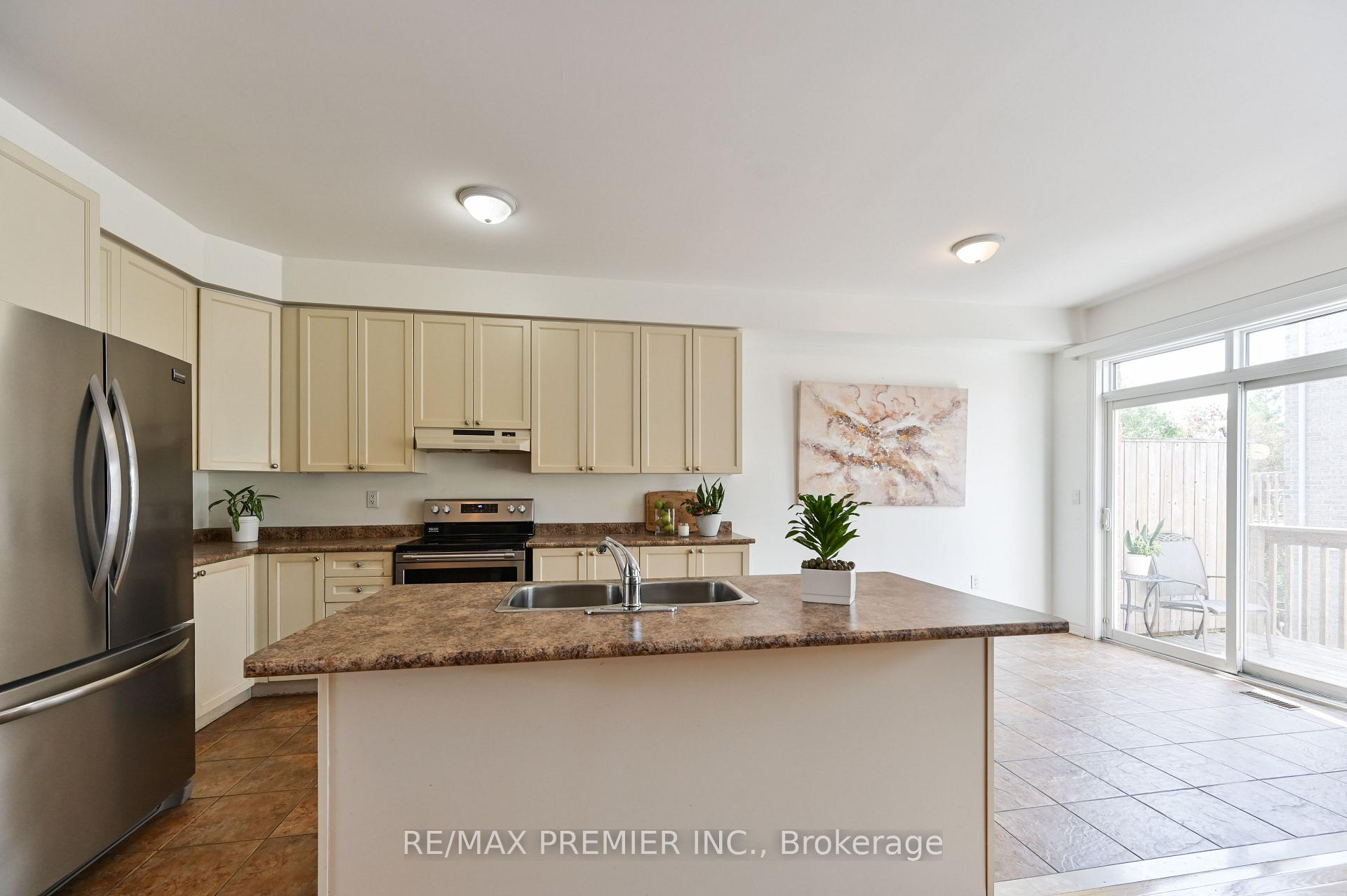 Photo 17 of 36 Helen Street, Vaughan, East Woodbridge — HOMEH