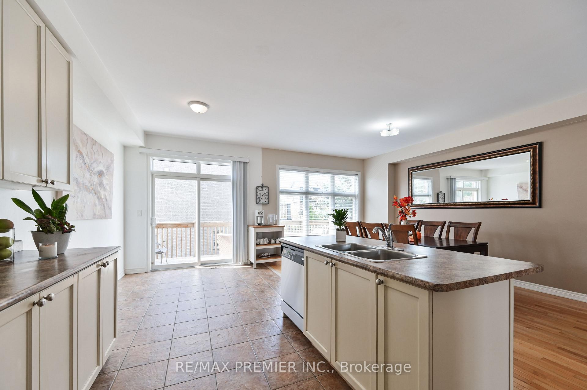 Photo 19 of 36 Helen Street, Vaughan, East Woodbridge — HOMEH