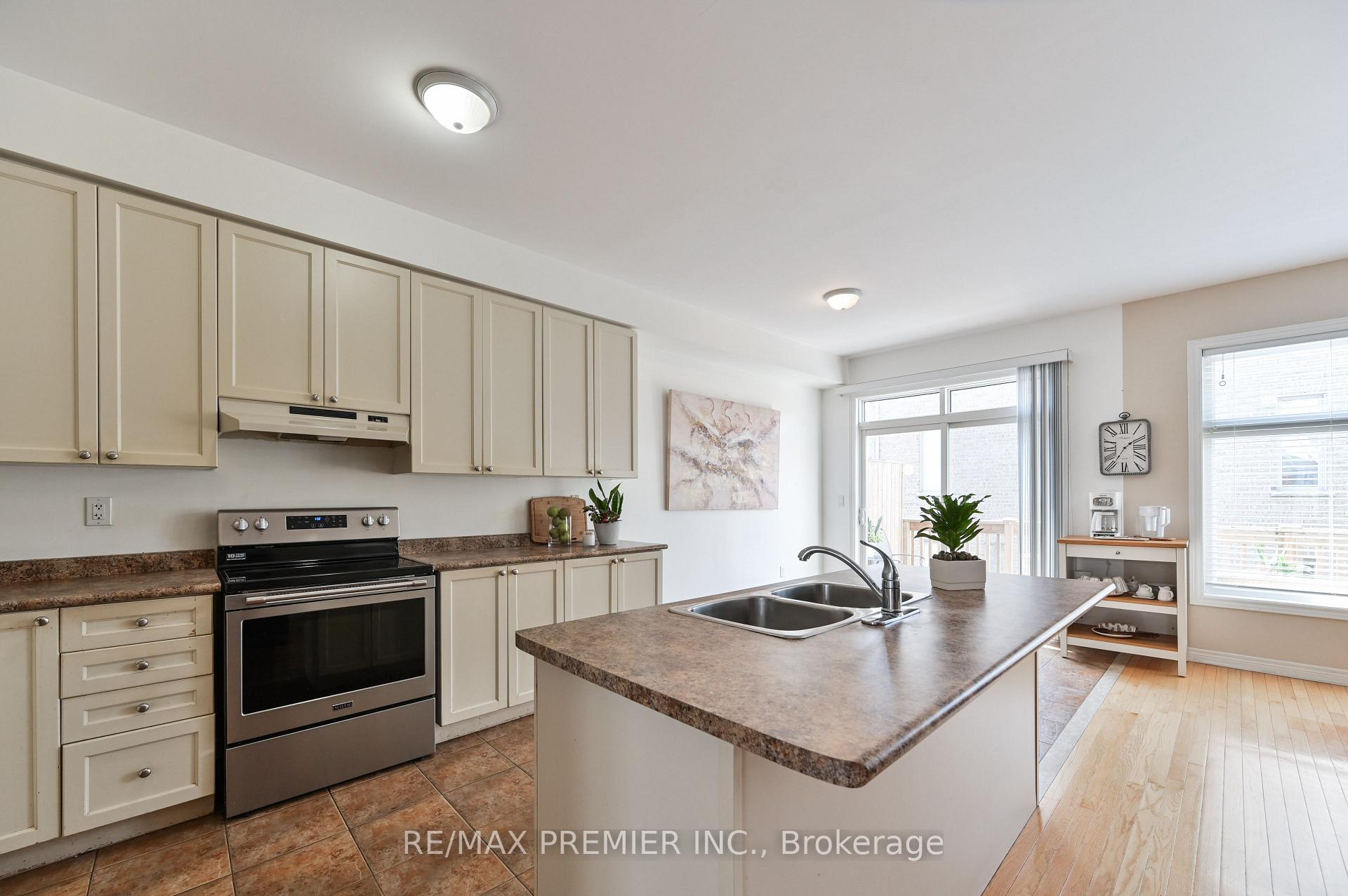 Photo 20 of 36 Helen Street, Vaughan, East Woodbridge — HOMEH