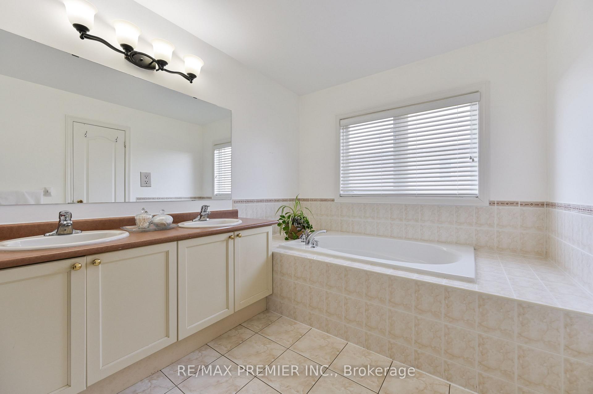 Photo 27 of 36 Helen Street, Vaughan, East Woodbridge — HOMEH