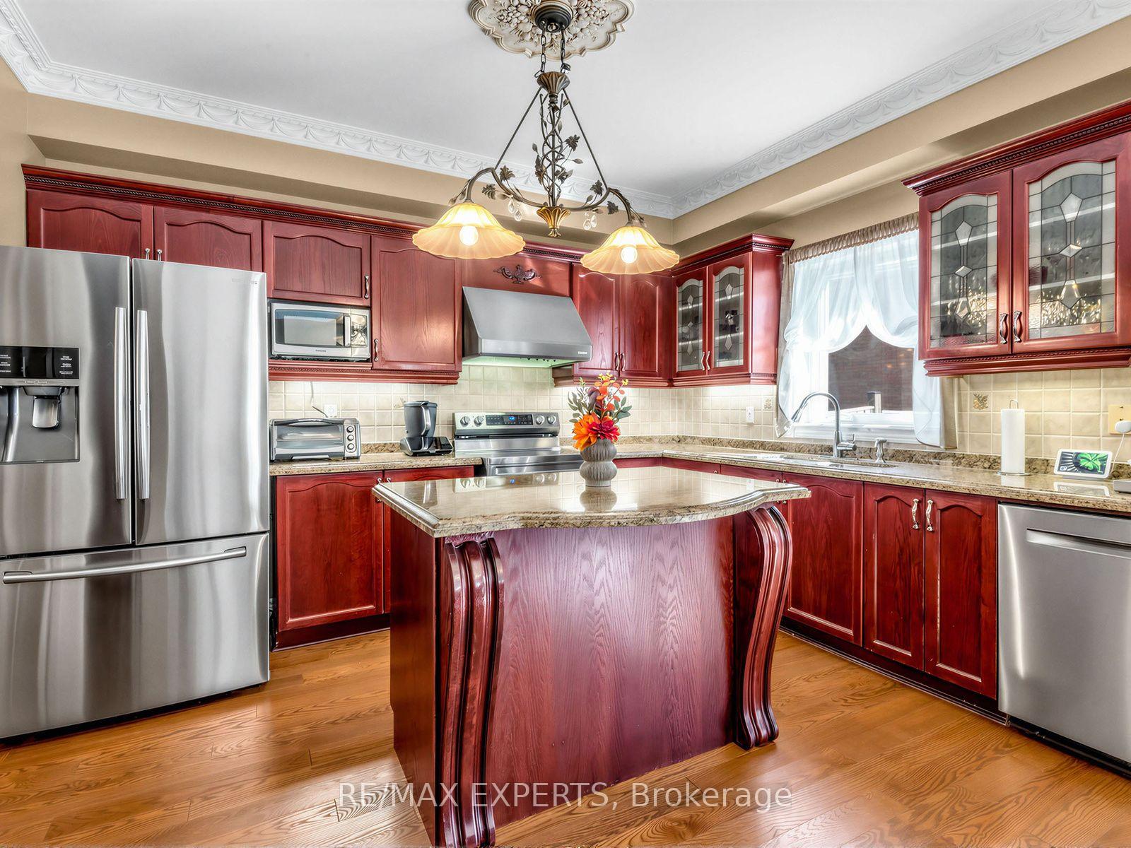Photo 9 of 113 Sonoma Boulevard, Vaughan, Sonoma Heights — HOMEH