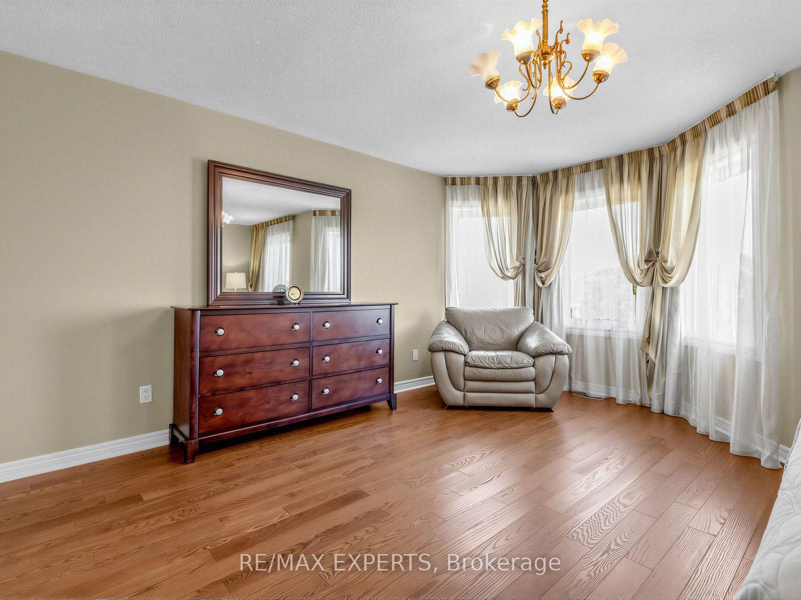 Photo 25 of 113 Sonoma Boulevard, Vaughan, Sonoma Heights — HOMEH