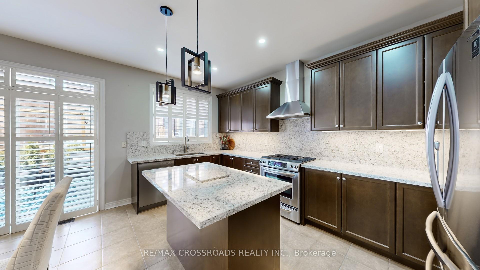 Photo 15 of 378 Malboeuf Court, Milton, Scott — HOMEH
