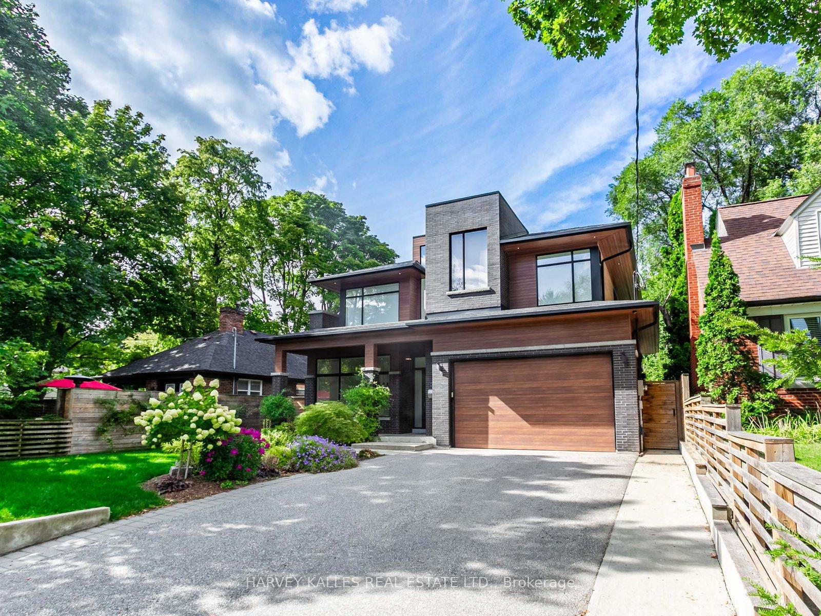 Photo 2 of 38 Van Dusen Boulevard, Etobicoke, Stonegate-Queensway — HOMEH