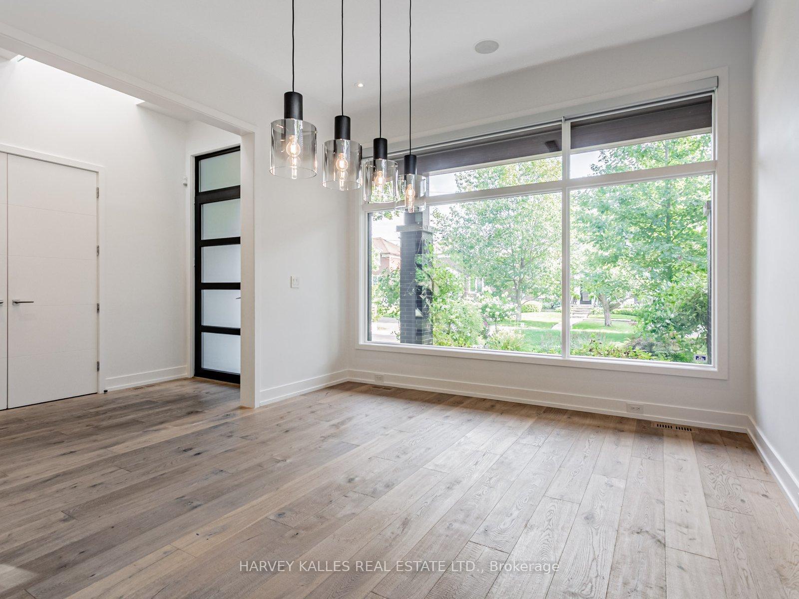 Photo 4 of 38 Van Dusen Boulevard, Etobicoke, Stonegate-Queensway — HOMEH