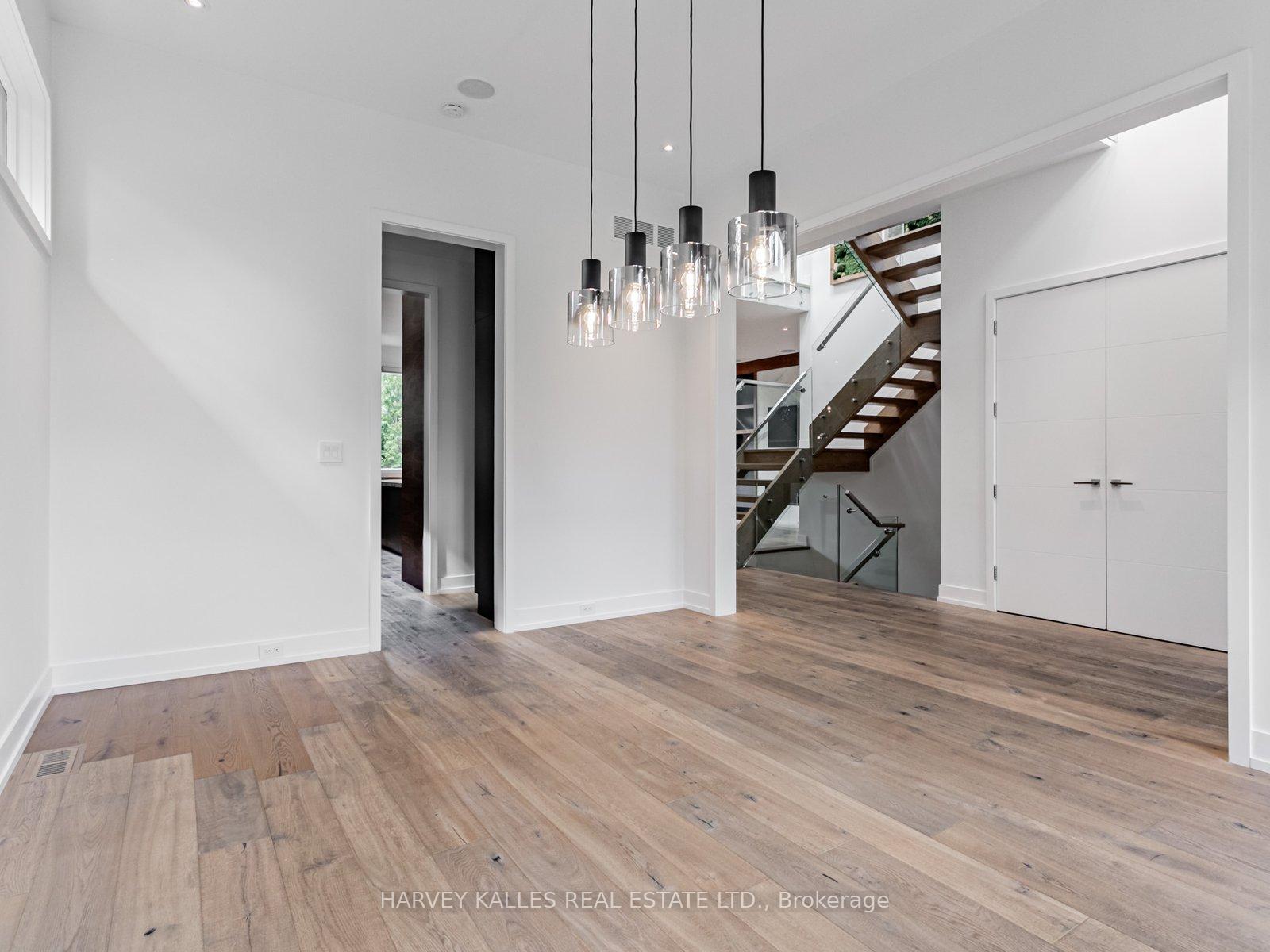 Photo 5 of 38 Van Dusen Boulevard, Etobicoke, Stonegate-Queensway — HOMEH