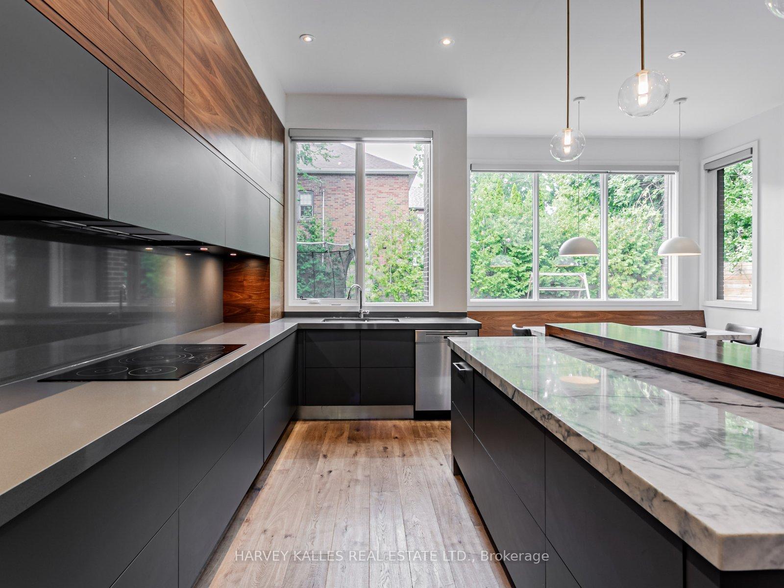 Photo 7 of 38 Van Dusen Boulevard, Etobicoke, Stonegate-Queensway — HOMEH