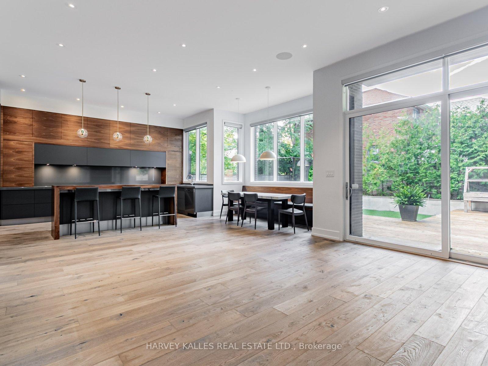 Photo 11 of 38 Van Dusen Boulevard, Etobicoke, Stonegate-Queensway — HOMEH