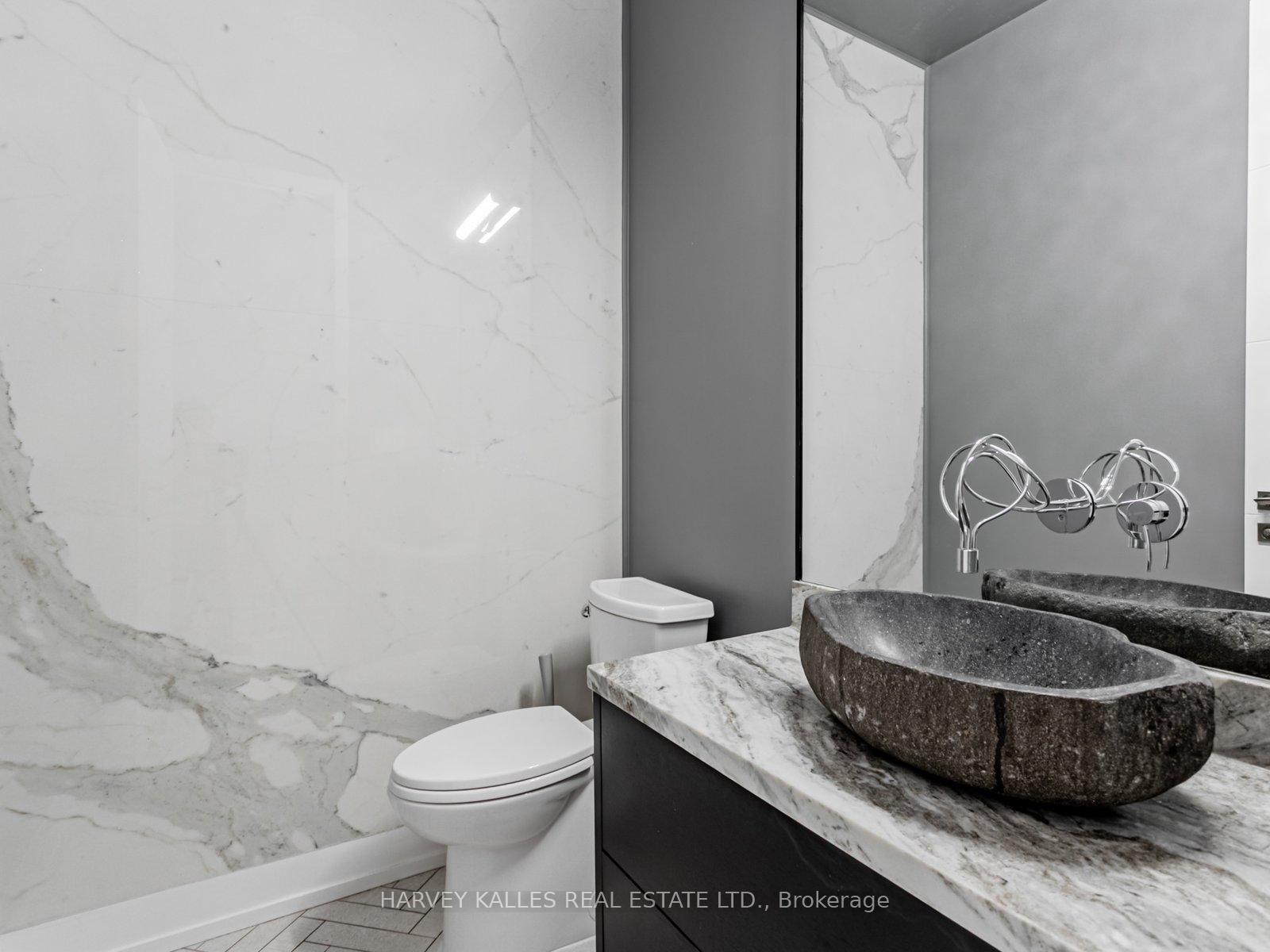 Photo 13 of 38 Van Dusen Boulevard, Etobicoke, Stonegate-Queensway — HOMEH