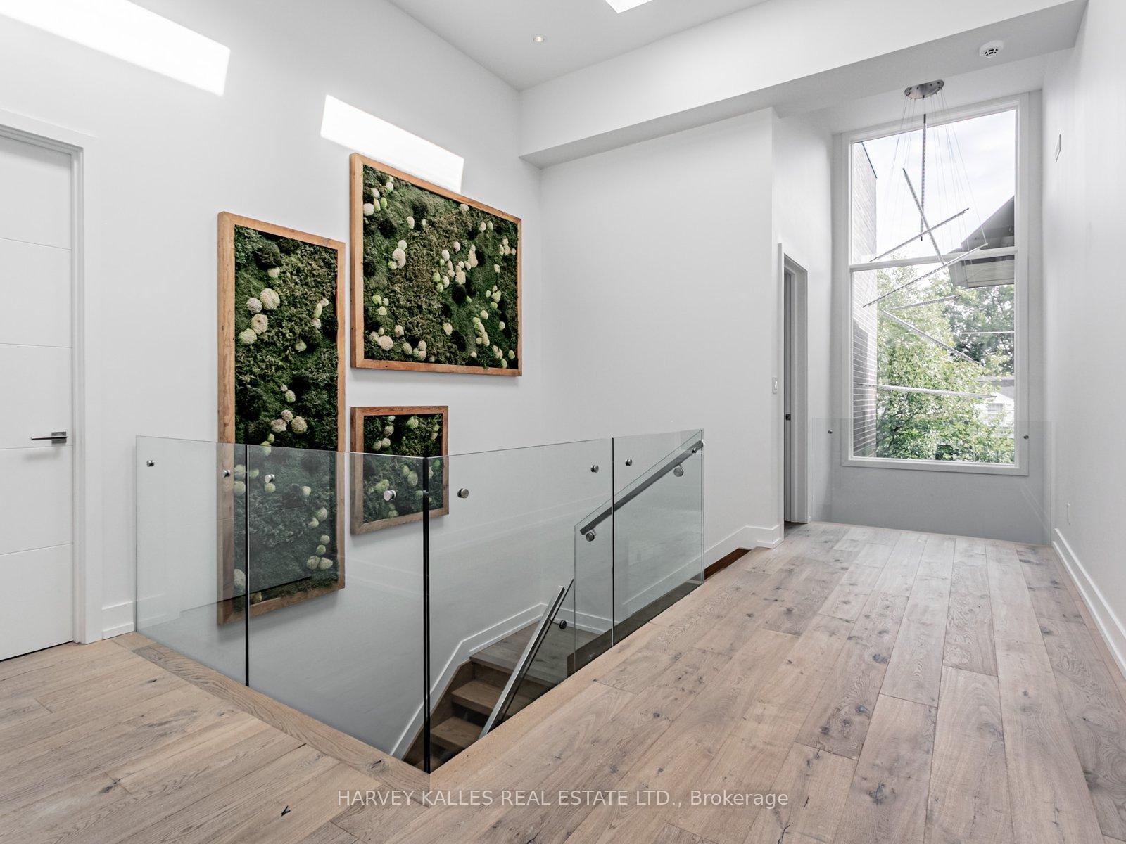 Photo 14 of 38 Van Dusen Boulevard, Etobicoke, Stonegate-Queensway — HOMEH