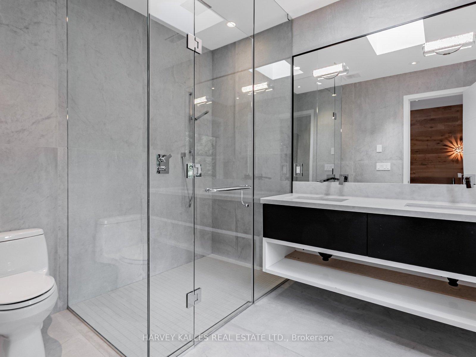Photo 16 of 38 Van Dusen Boulevard, Etobicoke, Stonegate-Queensway — HOMEH