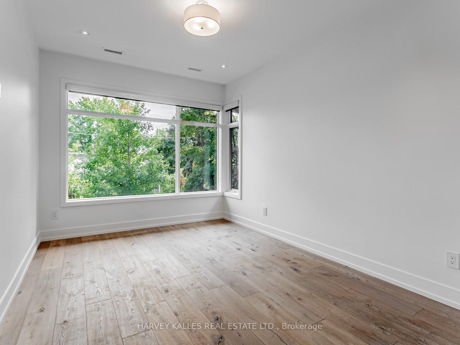 Photo 19 of 38 Van Dusen Boulevard, Etobicoke, Stonegate-Queensway — HOMEH