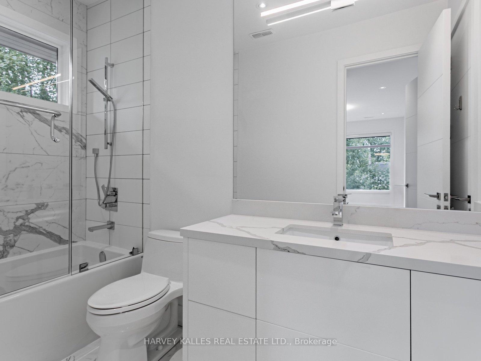 Photo 20 of 38 Van Dusen Boulevard, Etobicoke, Stonegate-Queensway — HOMEH